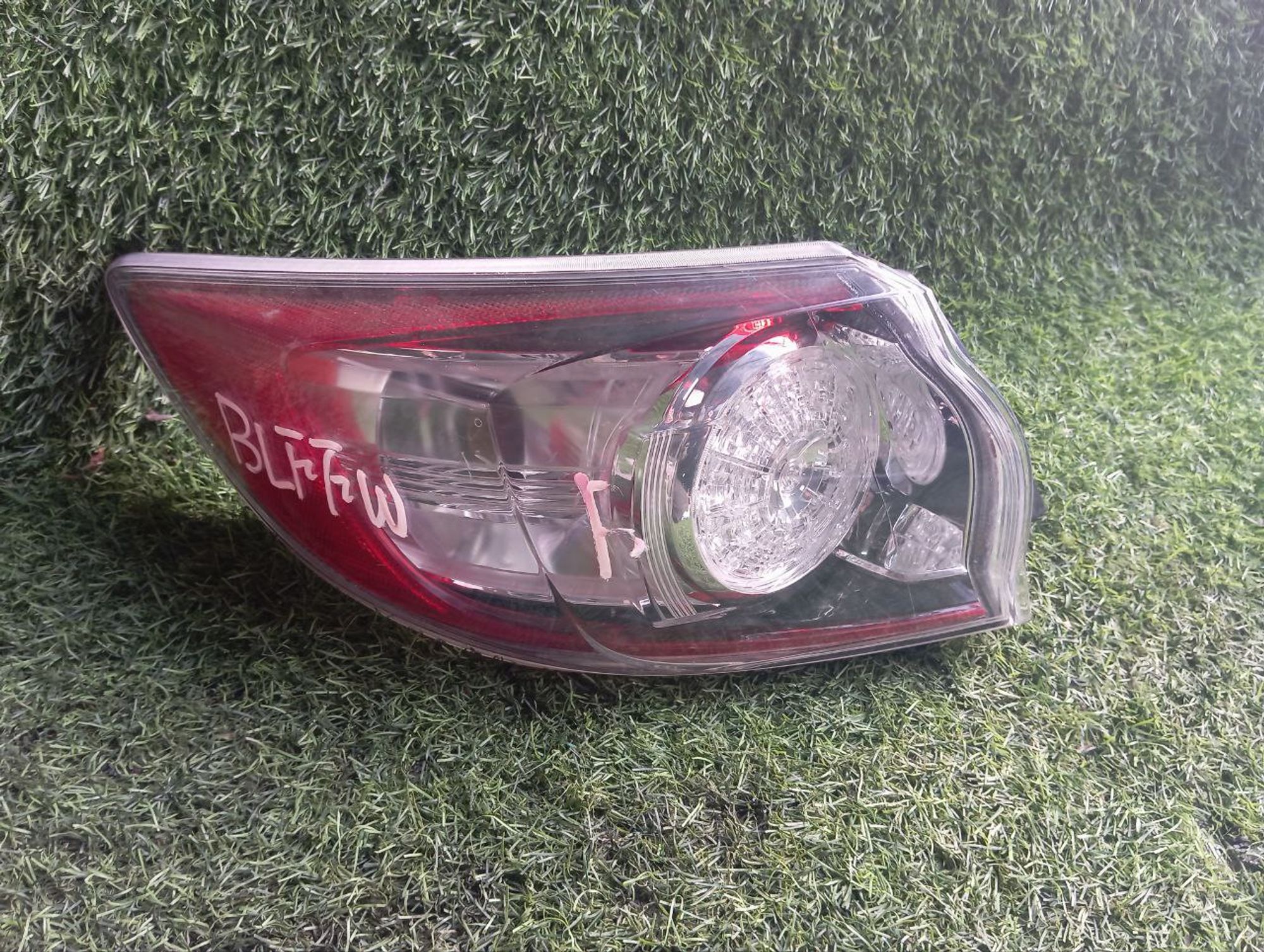 1543 Фонарь задний левый Mazda Axela BLFFW