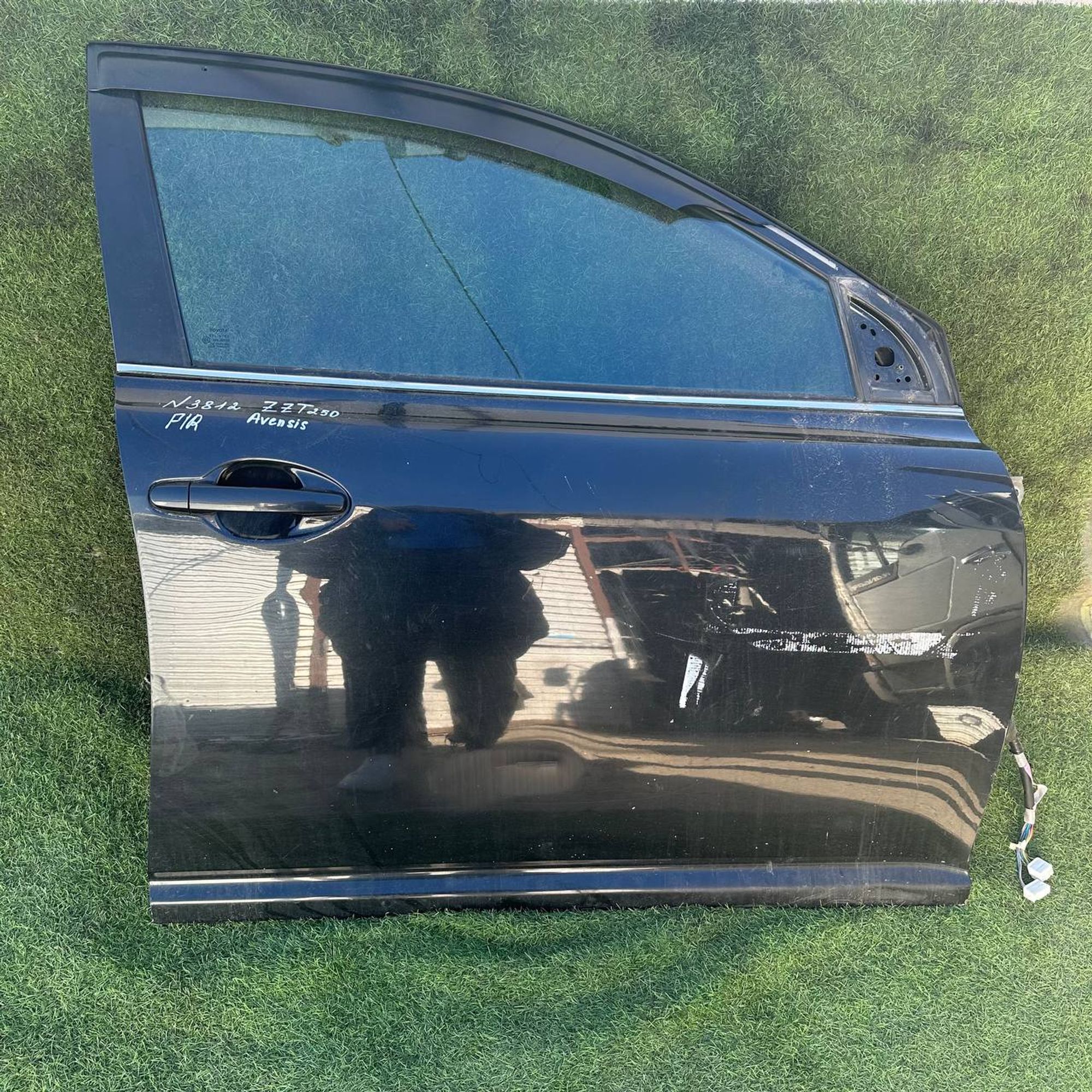 3812 Дверь передняя правая  Avensis ZZT251L л/р