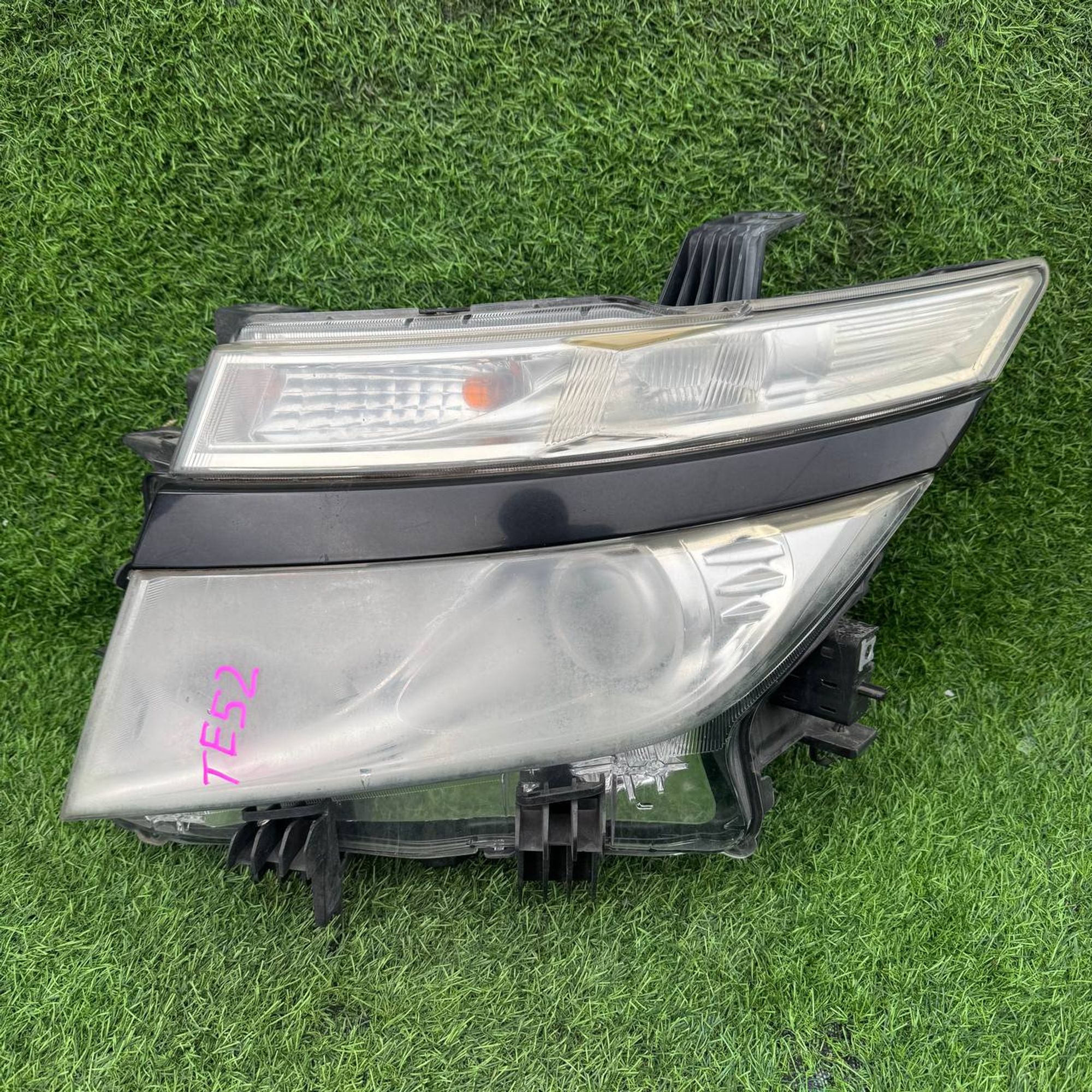 2600 Фара левая Nissan Elgrand E52