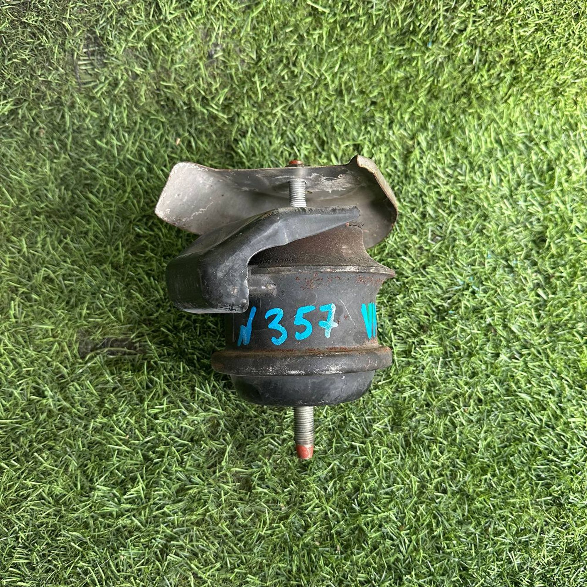 357 Опора двигателя Nissan Fuga GY50 VK45