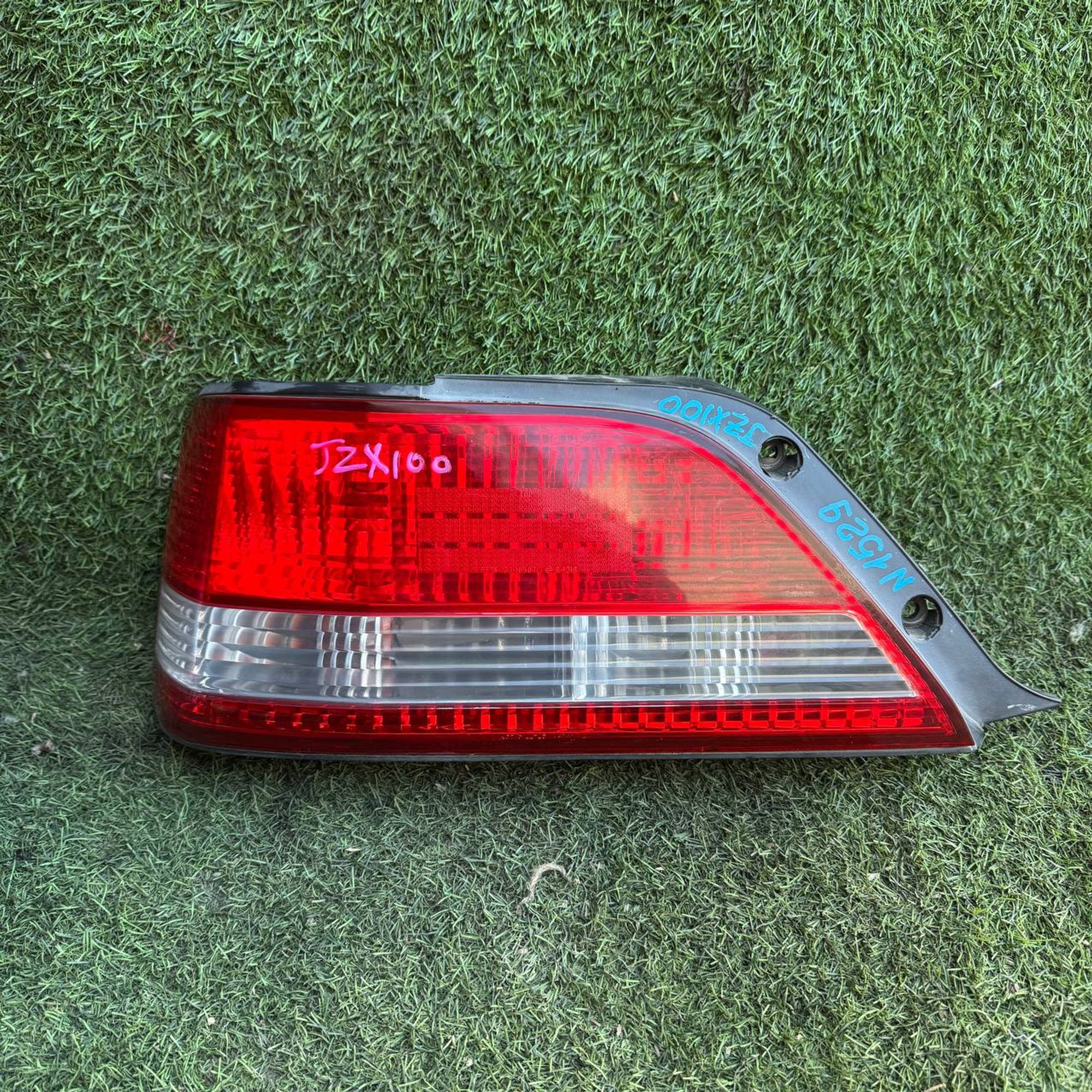 1529 Фонарь задний левый Toyota Cresta JZX100