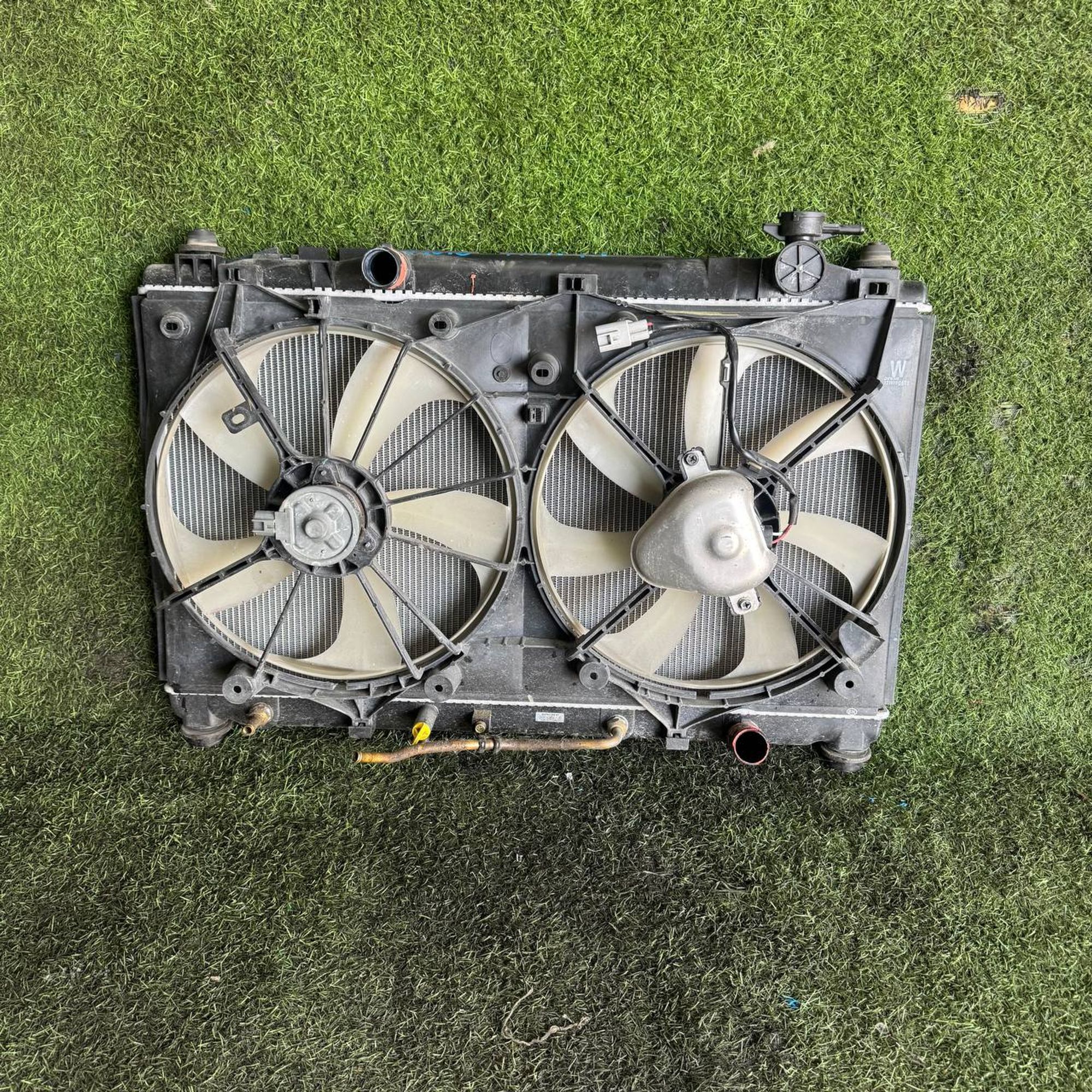 https://gcs.partsauto.market/rn-stockpro.appspot.com/thmbs/userImages/772e461030aea93f4dbb6447c0f924d3/part/8f33c4c9-c36c-4f2d-b34e-55de6dbc0f23_1748499274532.jpg