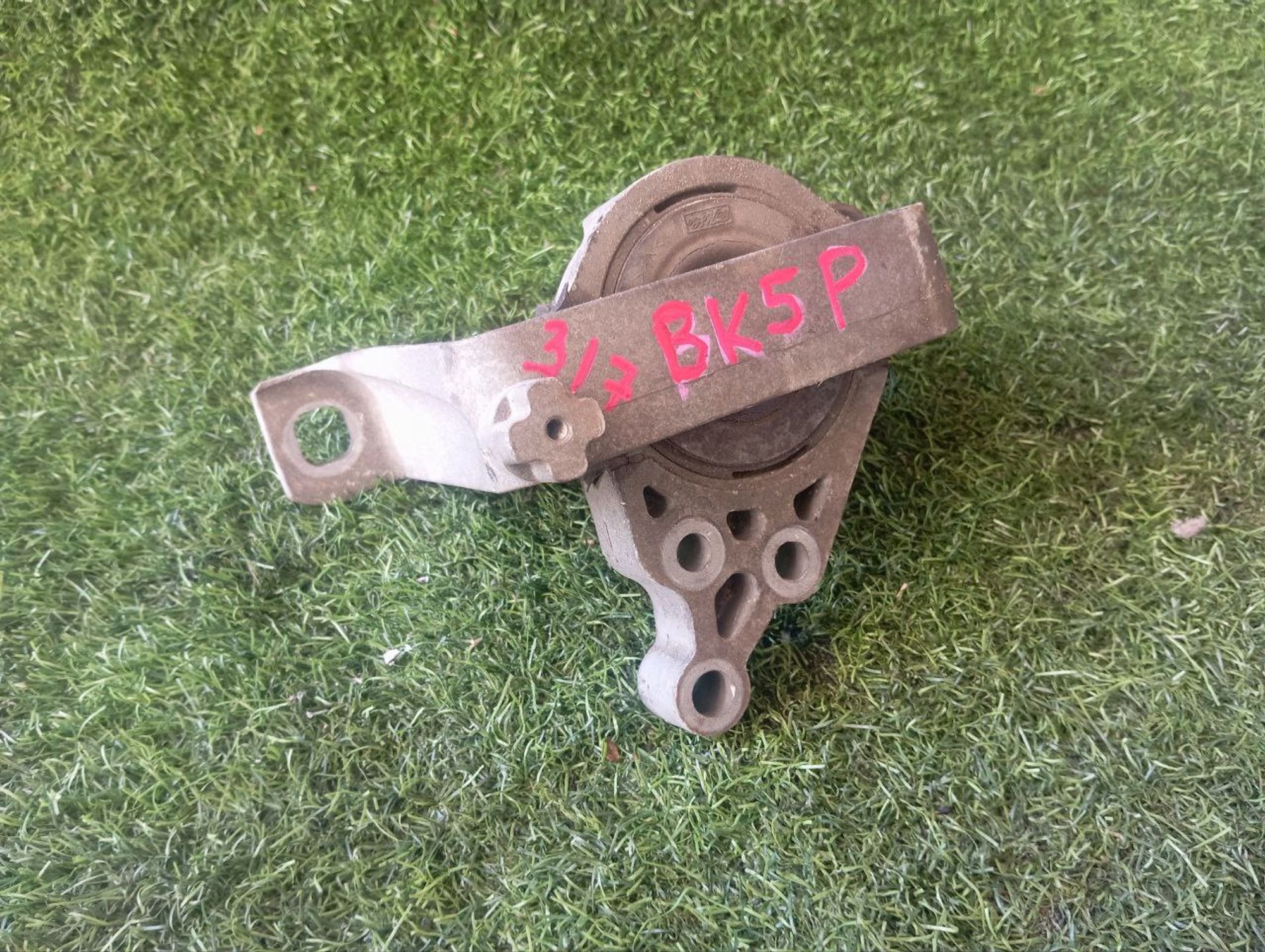 317 Опора двигателя Mazda Axela BK5P