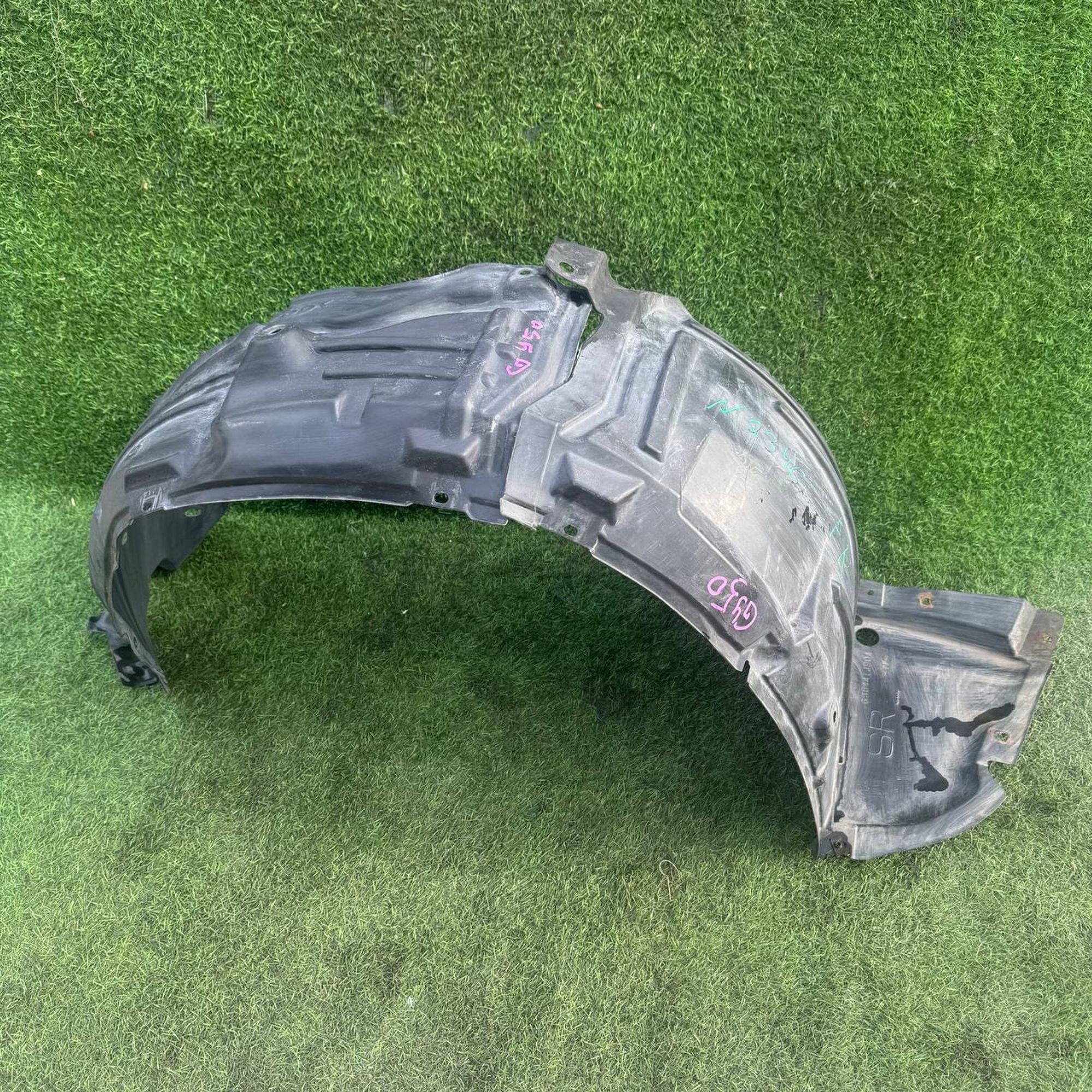 2346 Подкрылок F/R Nissan Fuga GY50 450GTTS