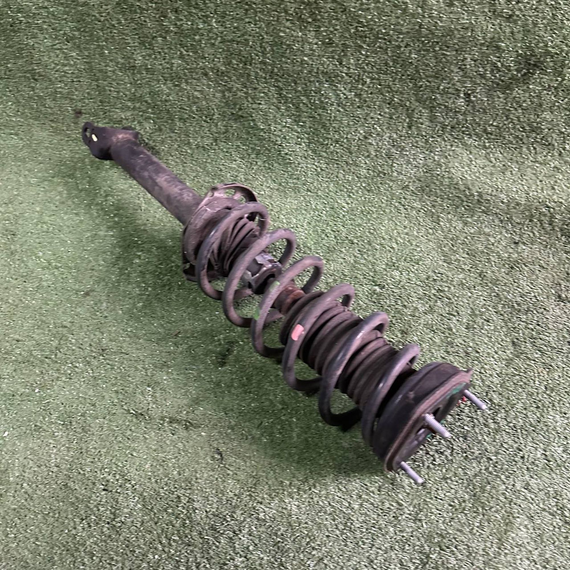 440 Стойка амортизатора R Nissan Cima HGY51