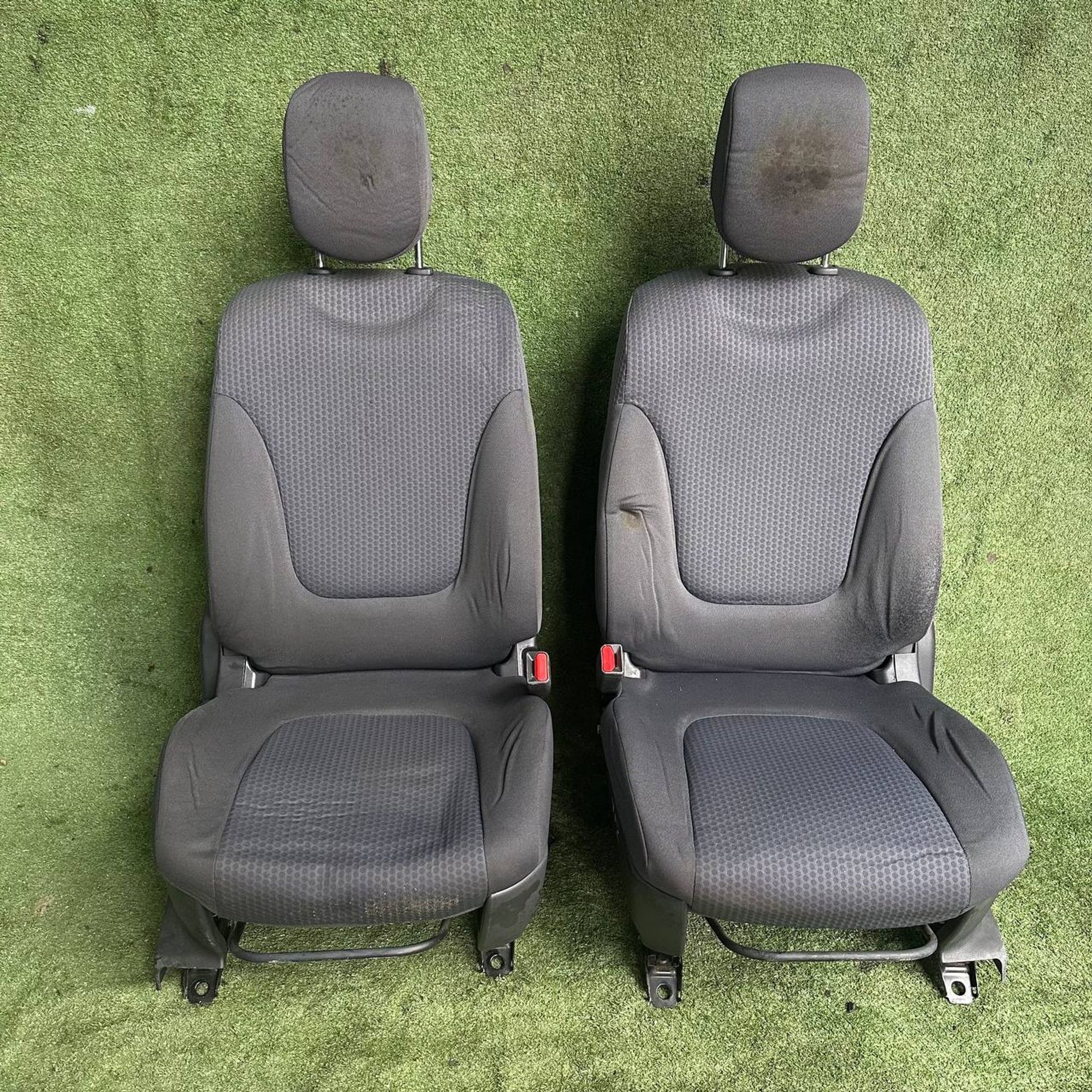 34 Сидения передние Nissan Wingroad Y12