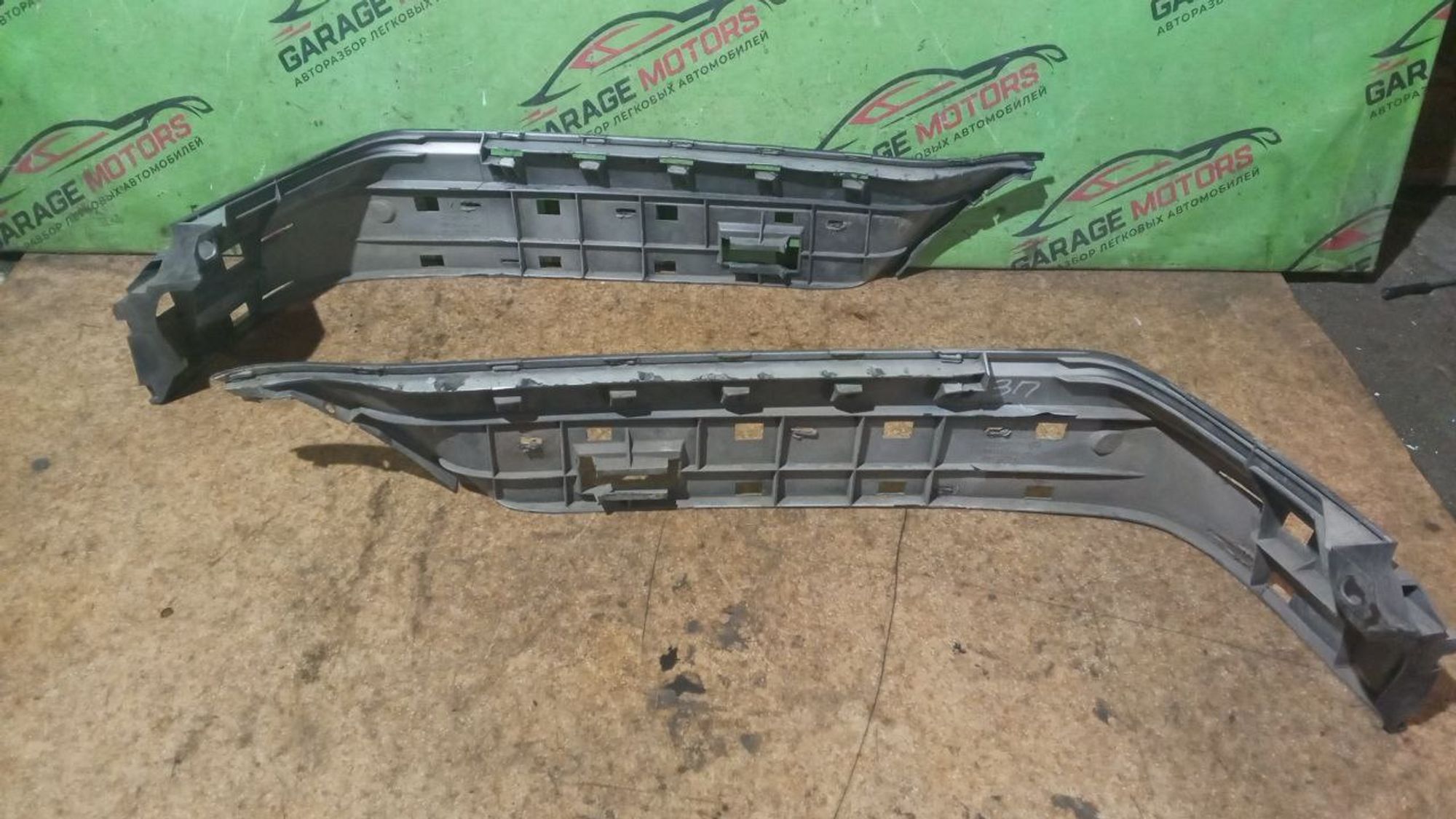 Кронштейн заднего бампера Volkswagen Passat B5