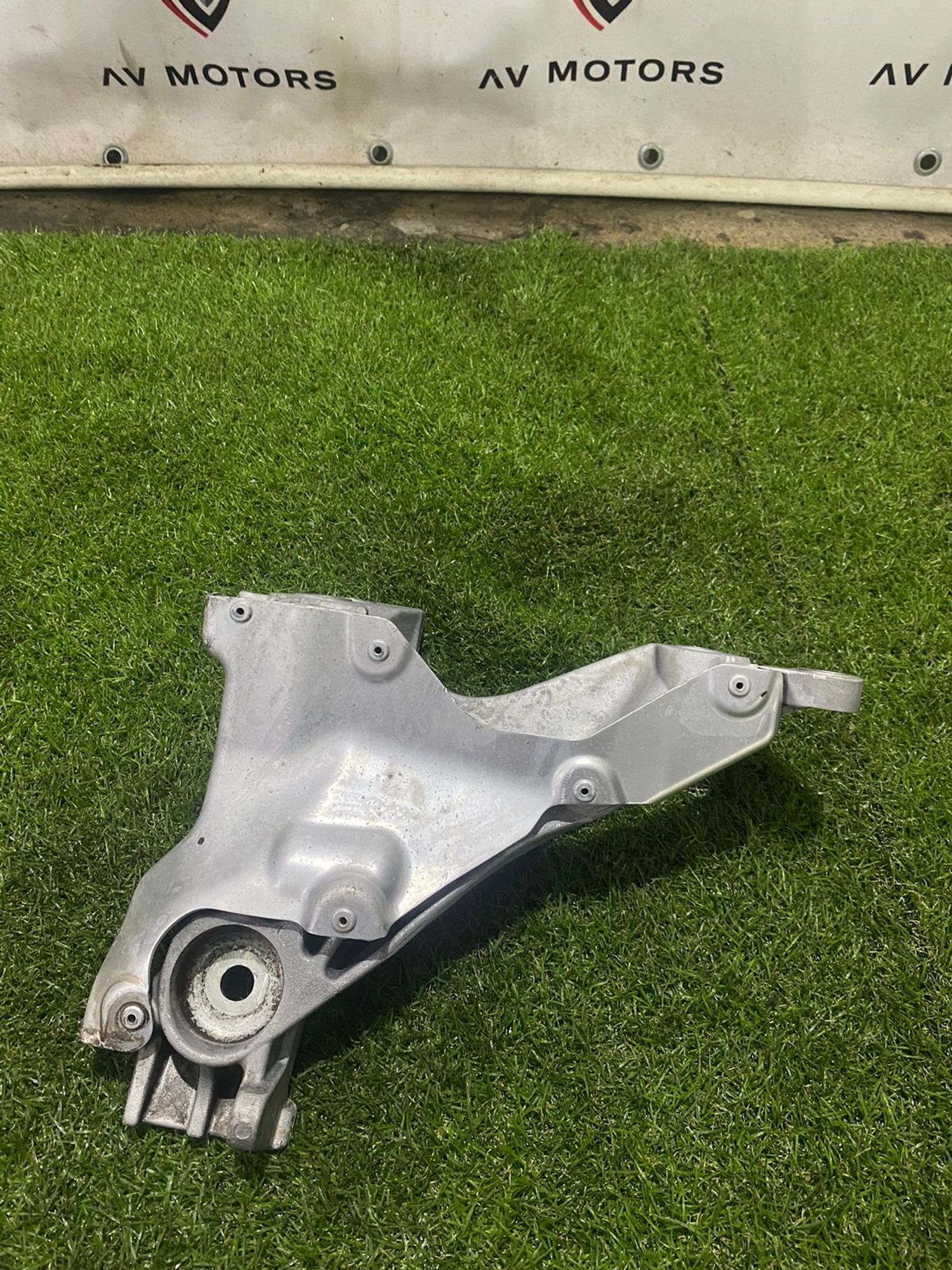 https://gcs.partsauto.market/rn-stockpro.appspot.com/thmbs/userImages/82798d1dea2c19ada63d093c70529e74/part/2802ee9d-80ac-47cd-8637-2f37cb2029cd_1735211267805.jpg
