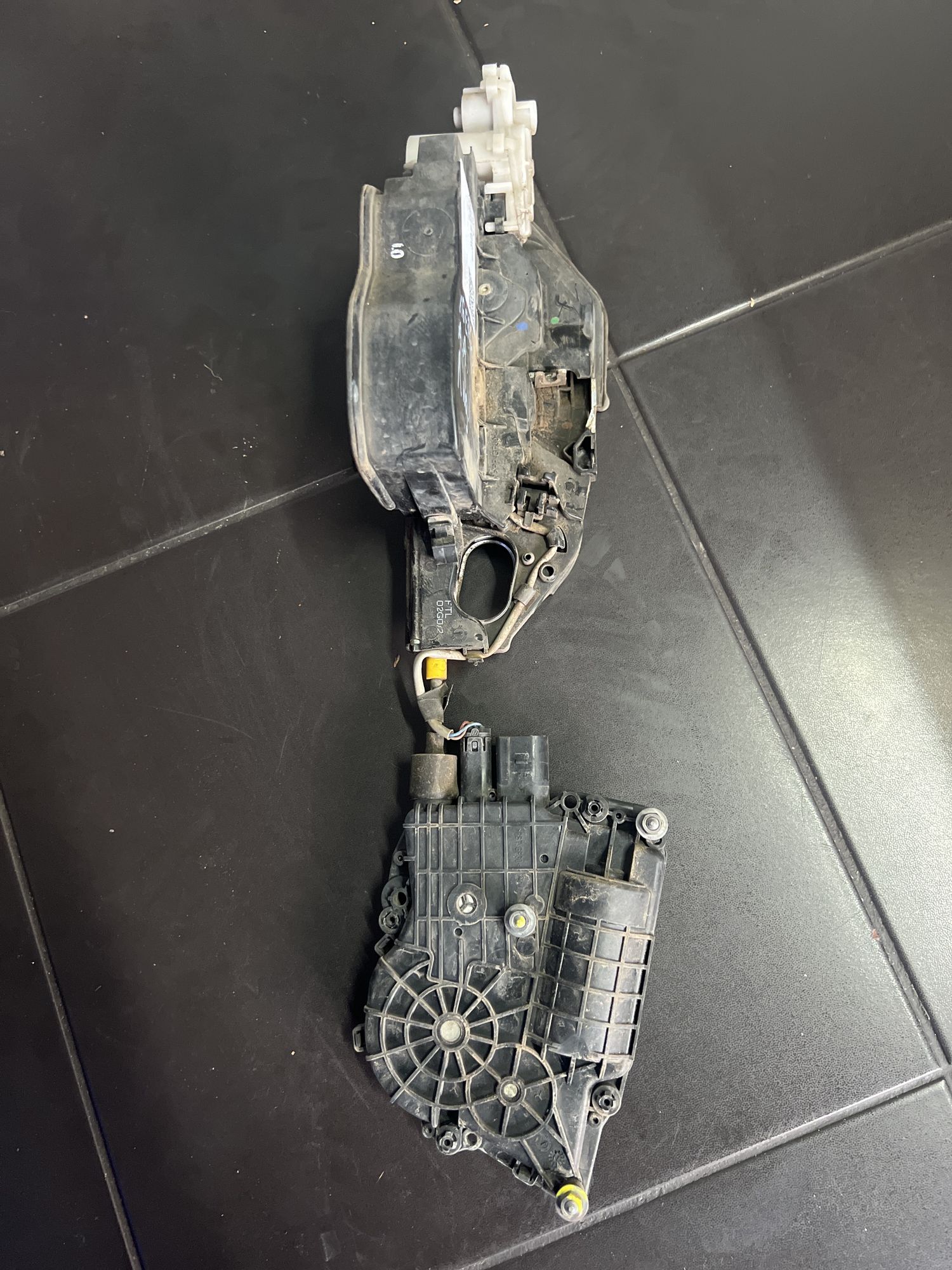 https://gcs.partsauto.market/rn-stockpro.appspot.com/thmbs/userImages/82798d1dea2c19ada63d093c70529e74/part/35a51916-4473-4160-a569-9f94d96f4dd6_1702462430442.jpg