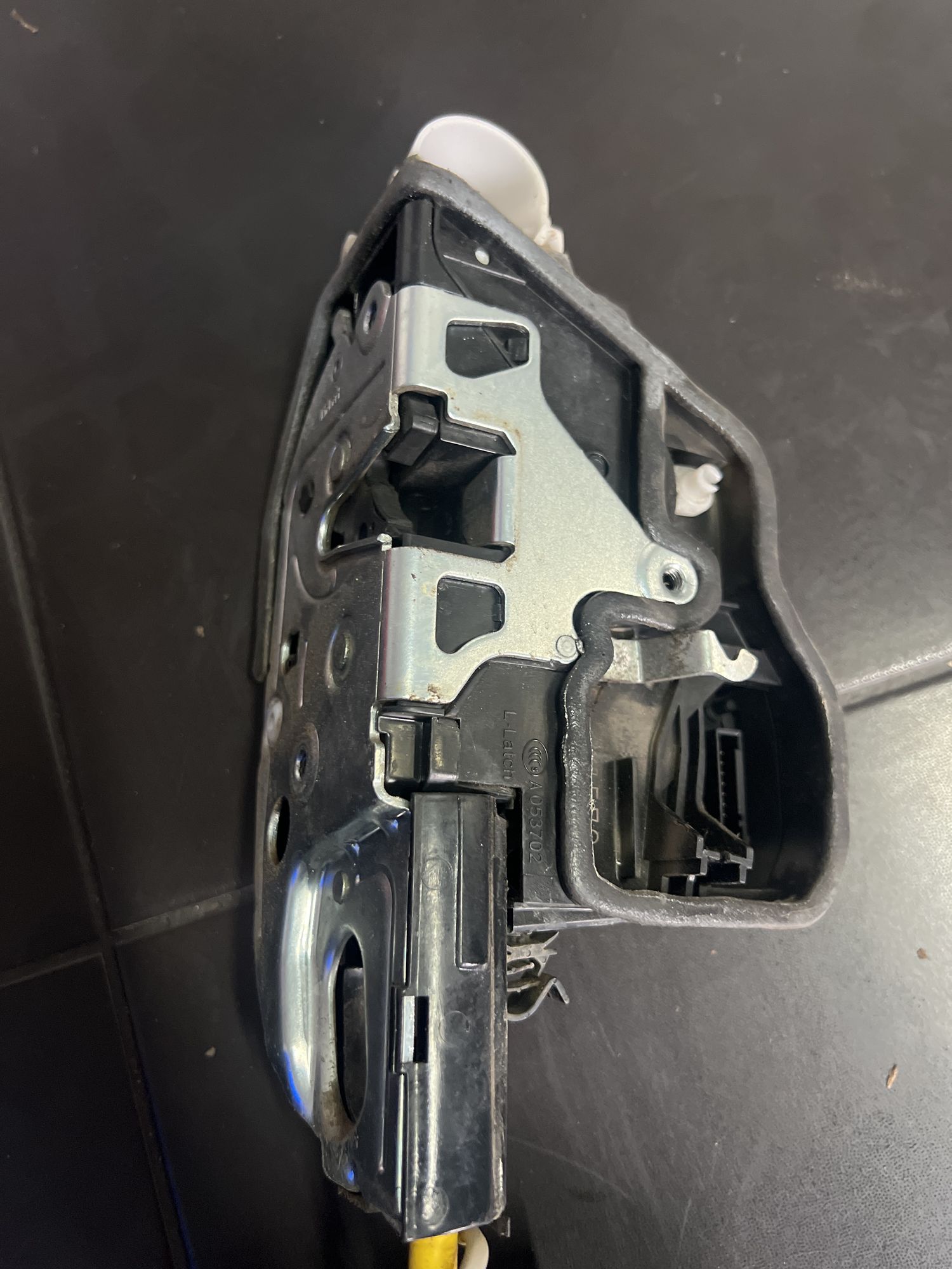https://gcs.partsauto.market/rn-stockpro.appspot.com/thmbs/userImages/82798d1dea2c19ada63d093c70529e74/part/52414f13-c3cd-49ee-8d04-be9efbdfcb75_1702462430035.jpg