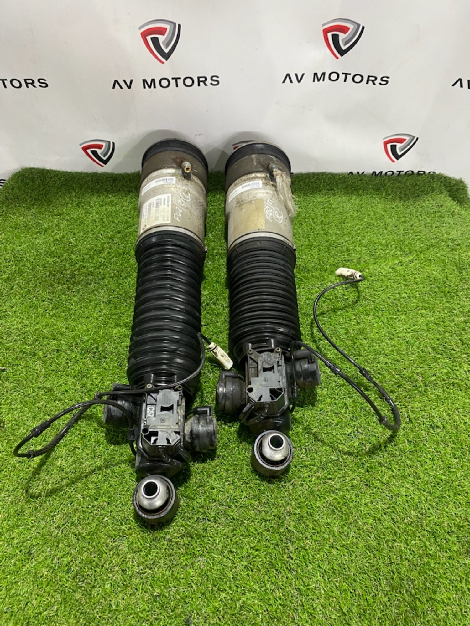 BMW 7 F01 F02 LCI Стойка пневмоподвески левая 