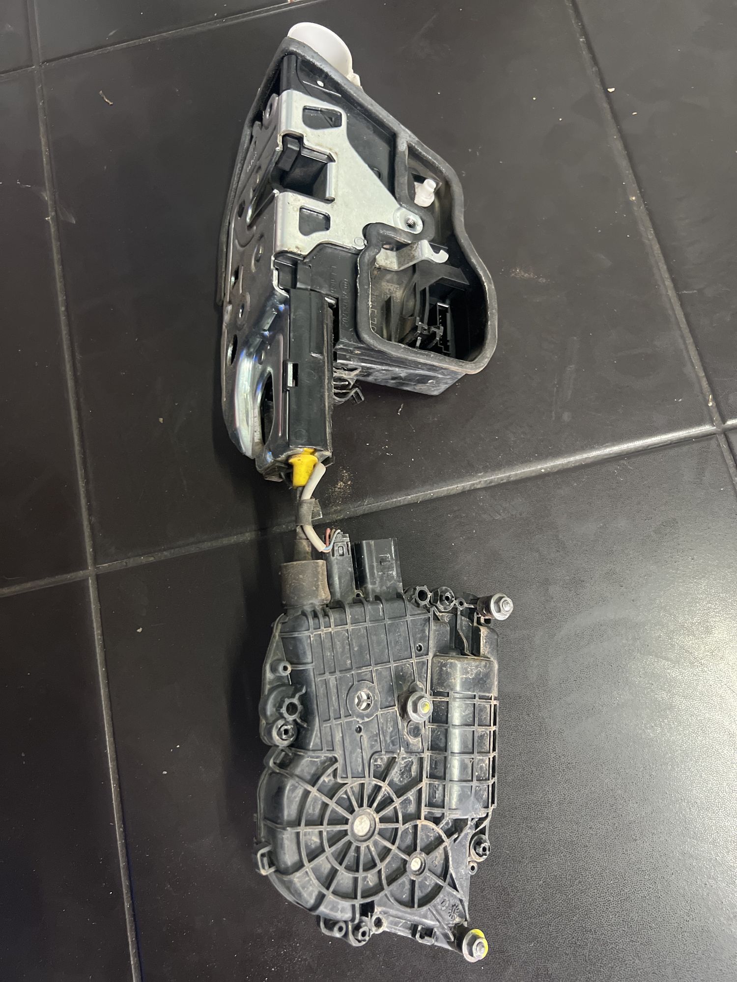 https://gcs.partsauto.market/rn-stockpro.appspot.com/thmbs/userImages/82798d1dea2c19ada63d093c70529e74/part/a0a420d5-82ae-4f8a-8017-732ad62a0851_1702462430125.jpg