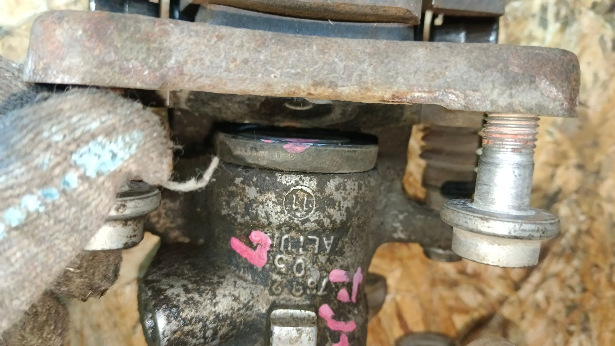 https://gcs.partsauto.market/rn-stockpro.appspot.com/thmbs/userImages/86639159375c37f71cfc850516777b62/part/4479793b-182d-4b75-8f76-82c3ded625b7_1743681937532.jpg