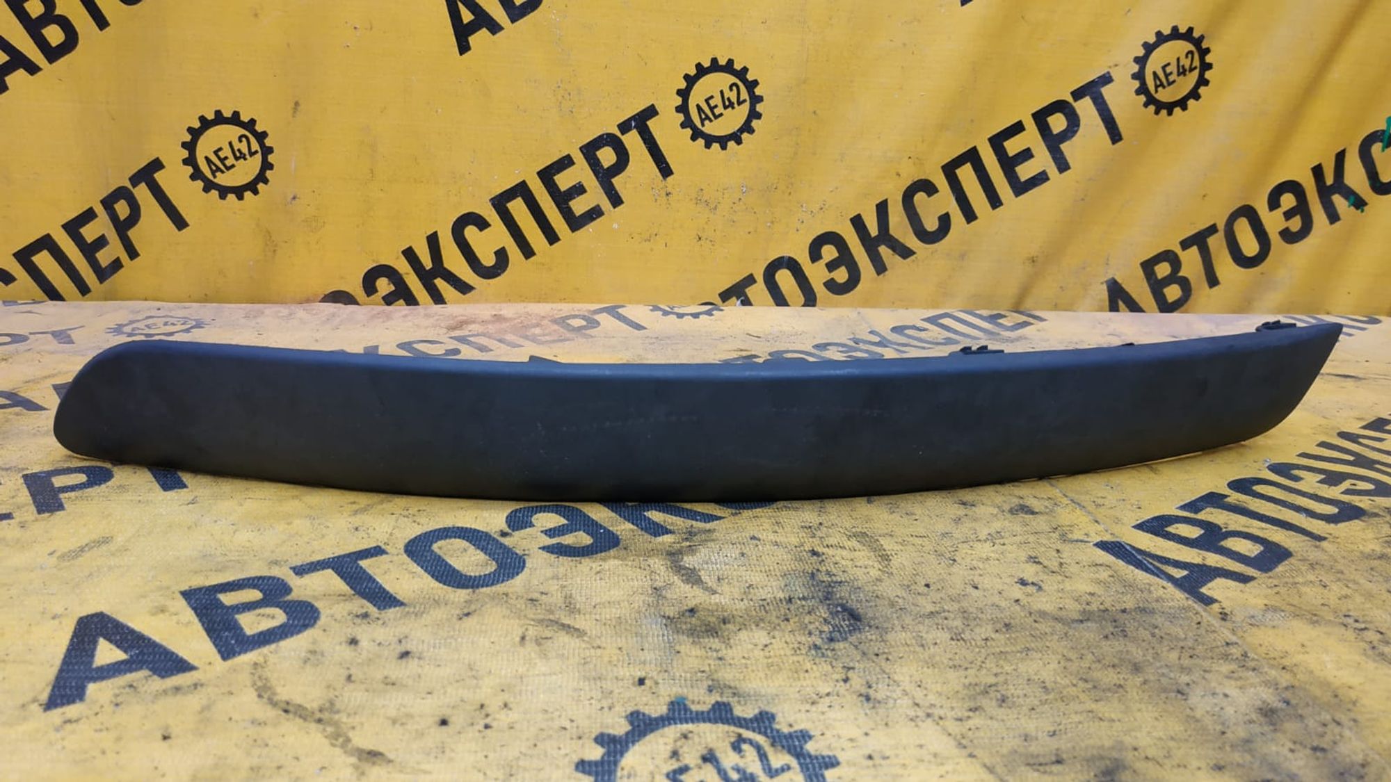 Молдинг бампера Toyota Vitz SCP10 ЛЕВЫЙ 52713-0D010