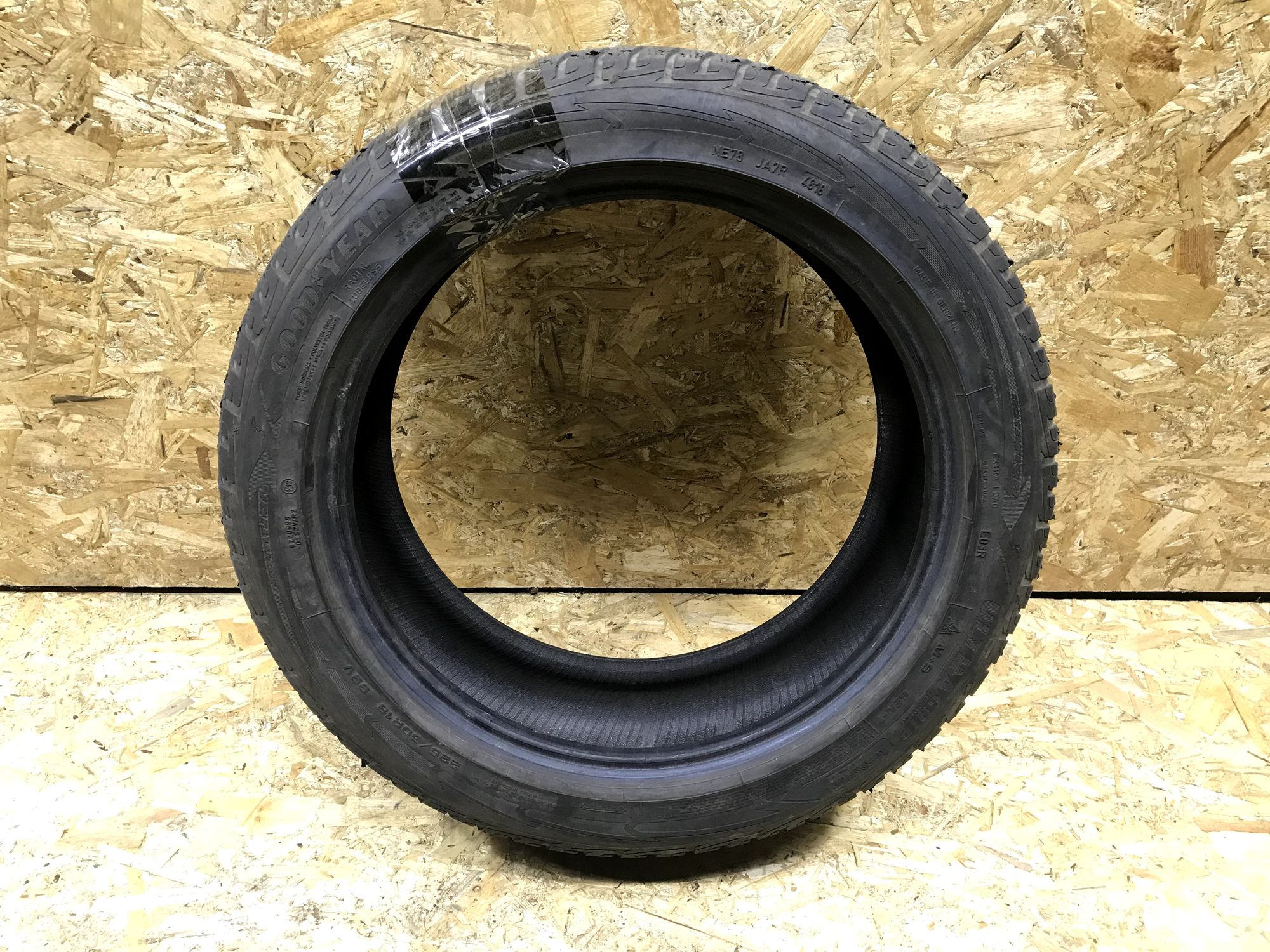 Шина зимняя 225 50 R18 Goodyear UltraGrip 