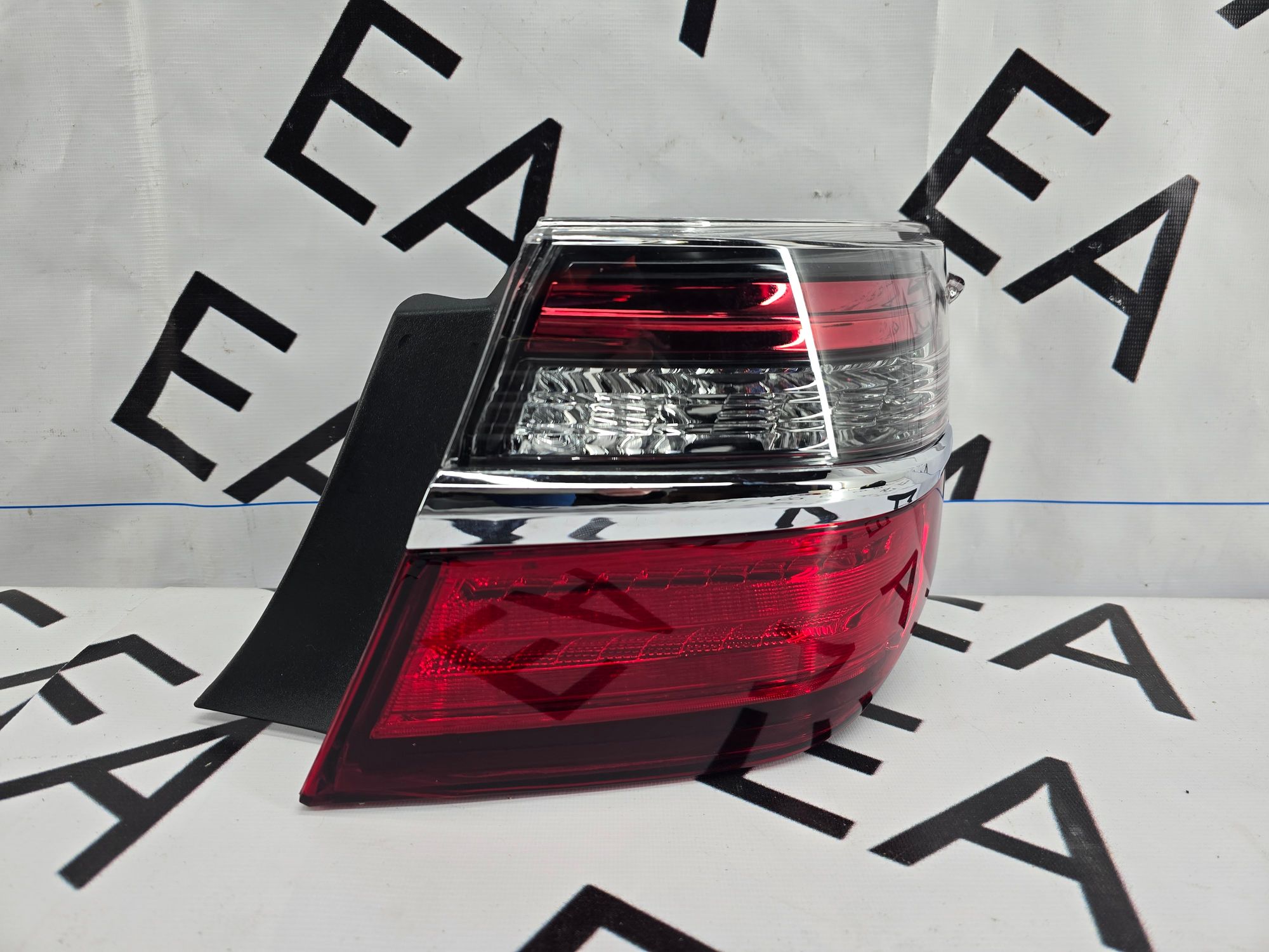 Фонарь задний правый Toyota Camry 55 (2014—2018)