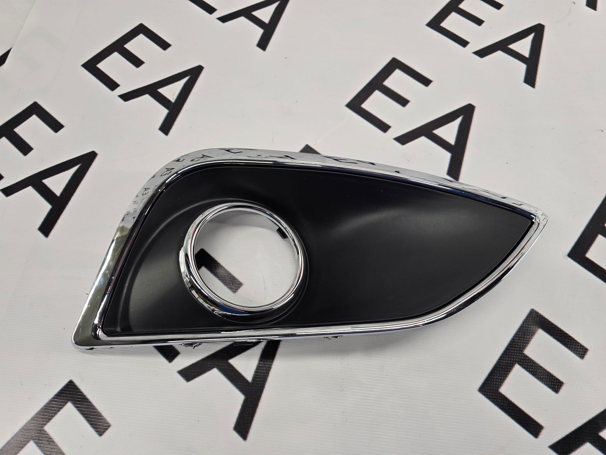 Накладка противотуманной фары правая Hyundai ix35 