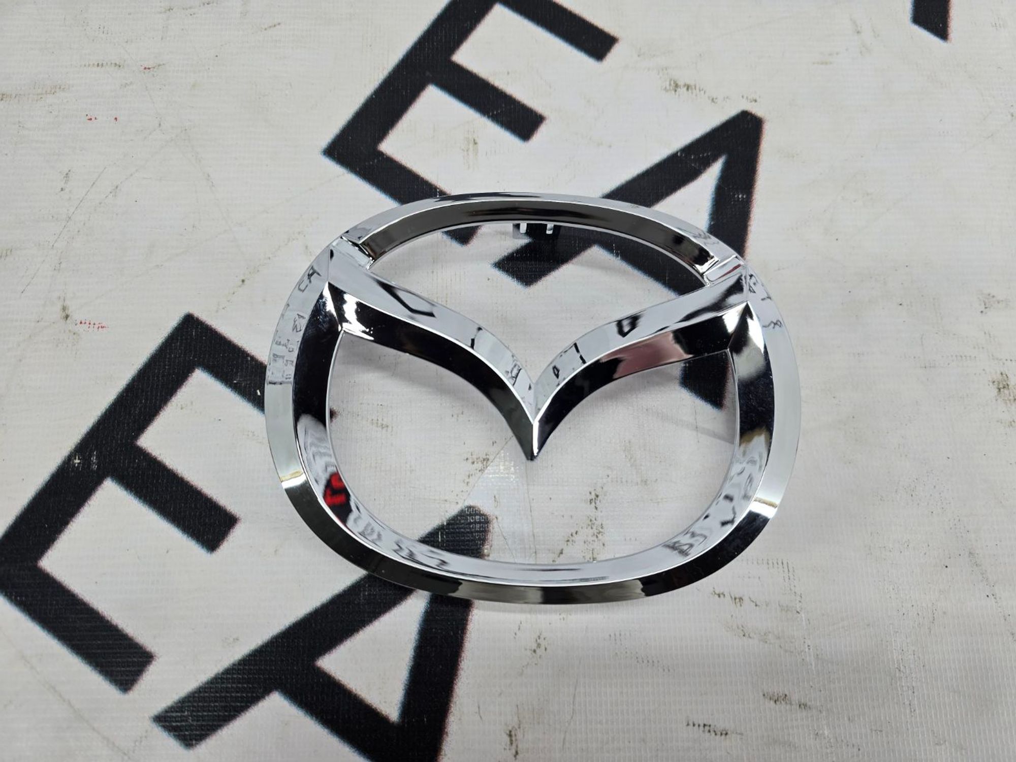 Эмблема Mazda 3 BK Рестайлинг