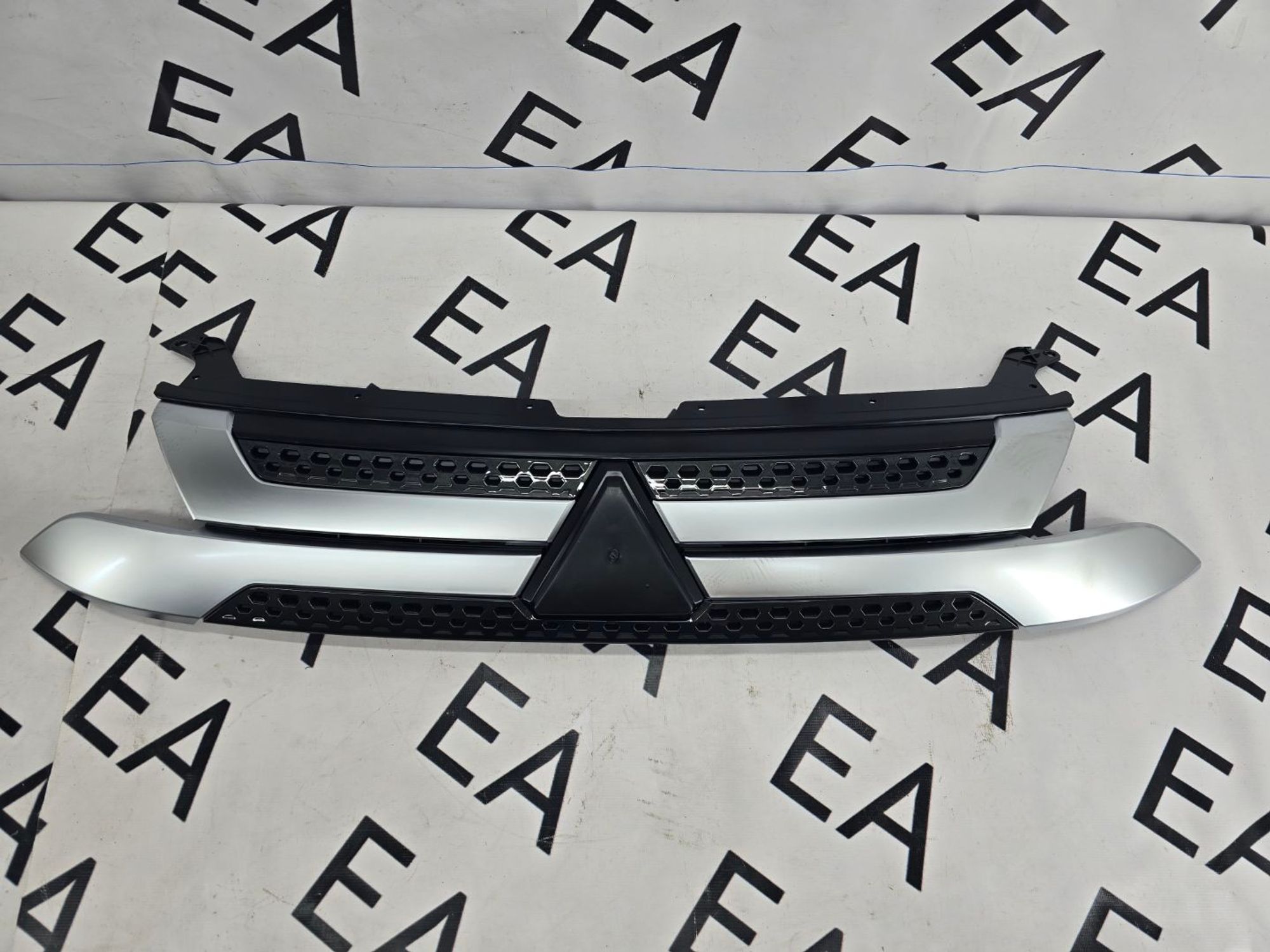 Решетка радиатора Mitsubishi Outlander 3 GF