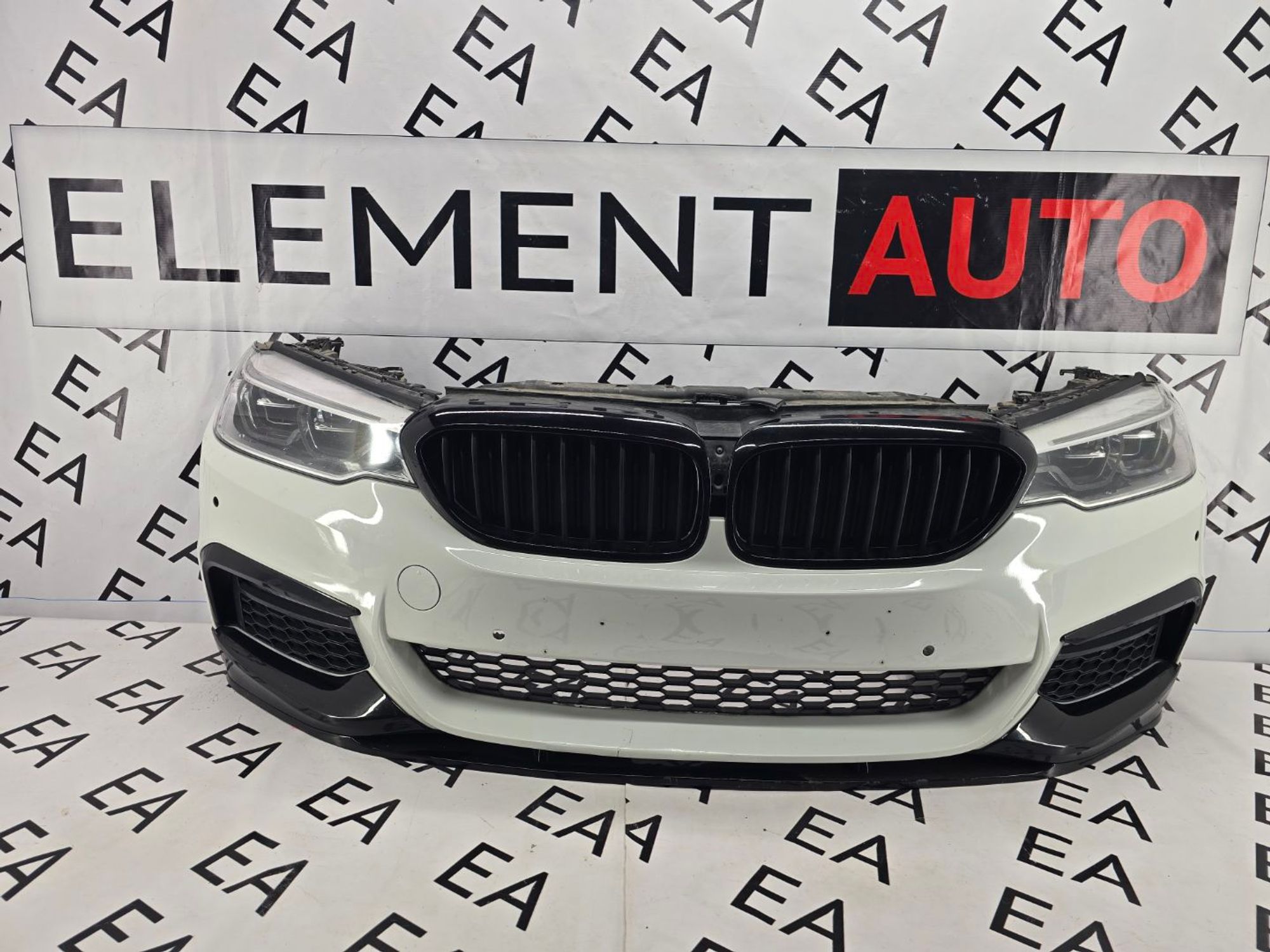 Бампер передний BMW 5 G30/G31 с фарами LED AFS