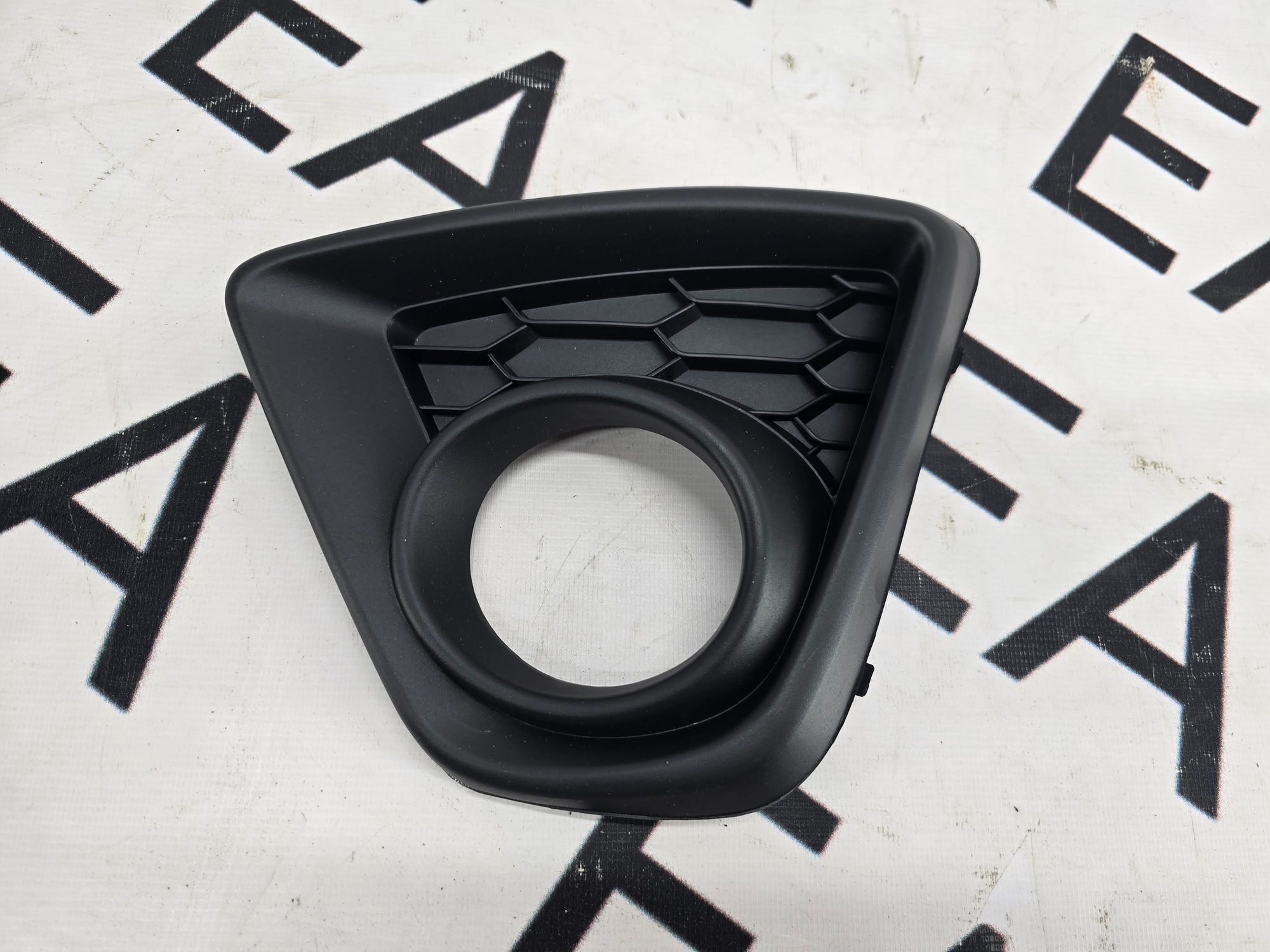 Накладка противотуманной фары Mazda CX-5 2011-2015