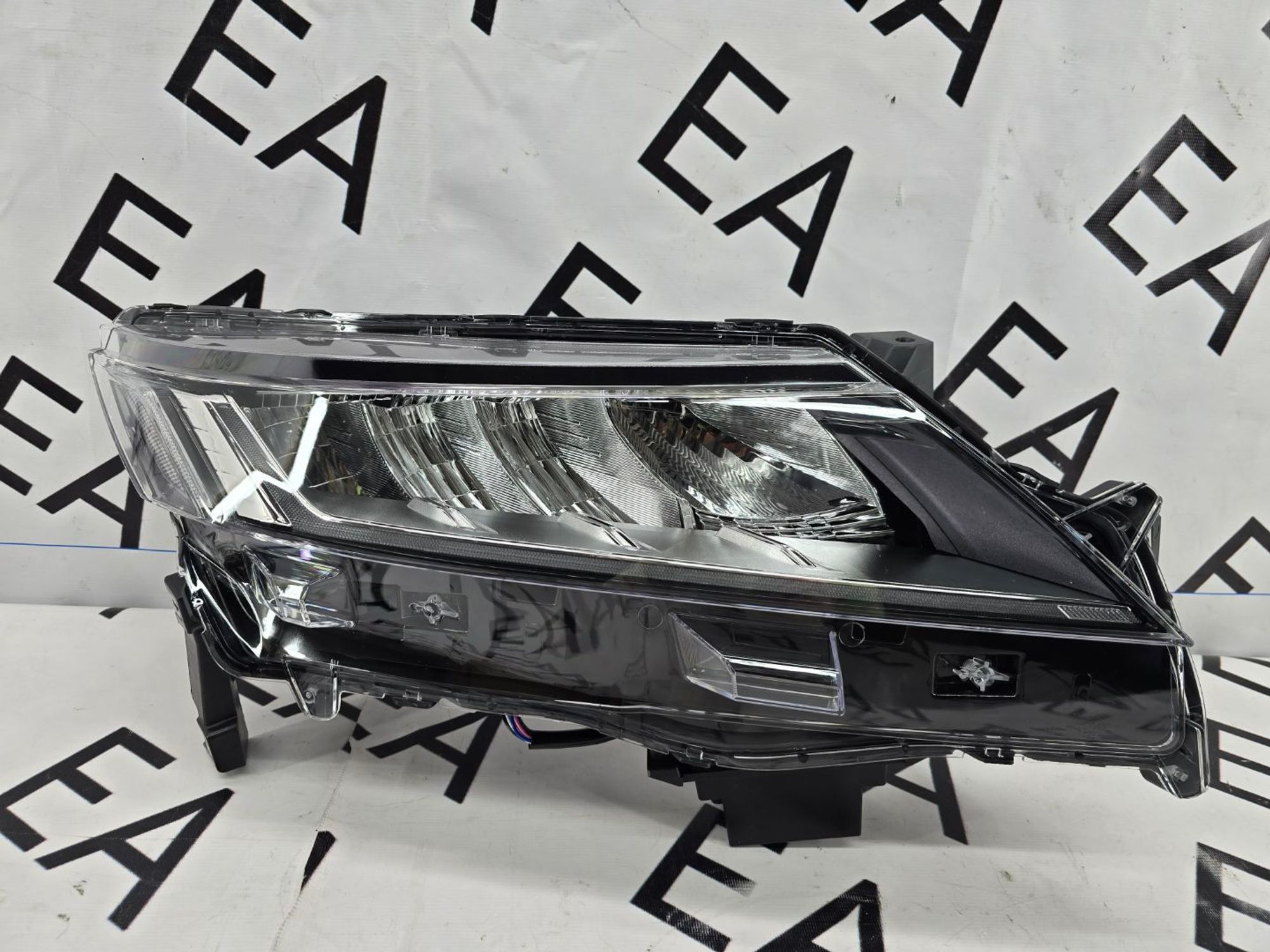 Фара правая Mitsubishi ASX I рестайлинг 3 LED