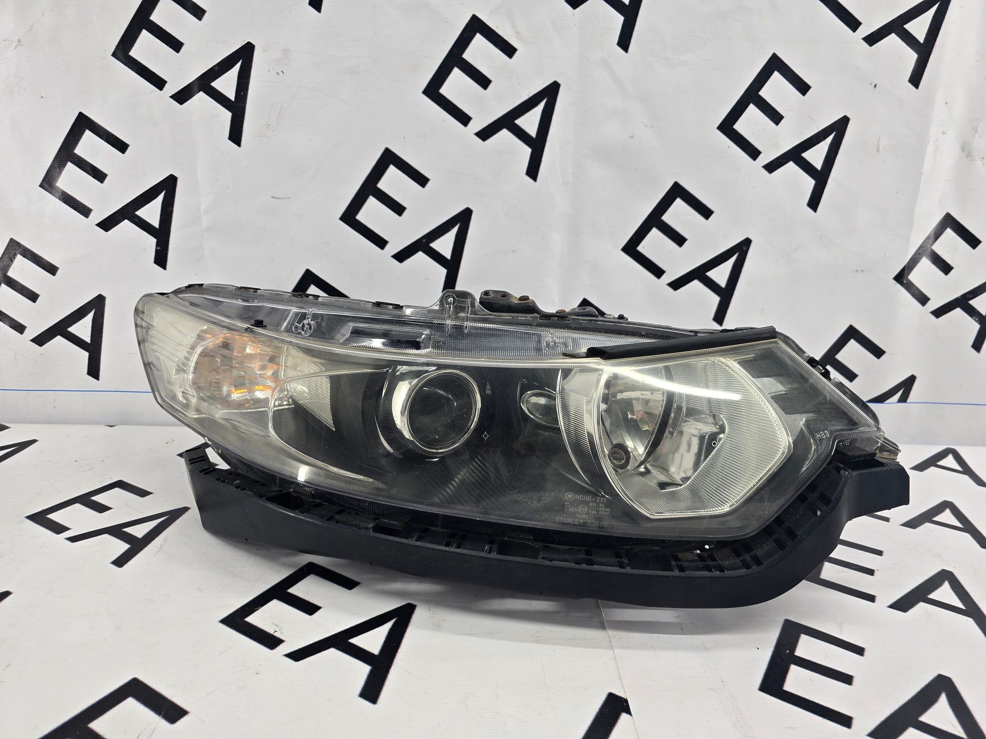 Фара правая Honda Accord 8 ксенон 2007-2011 
