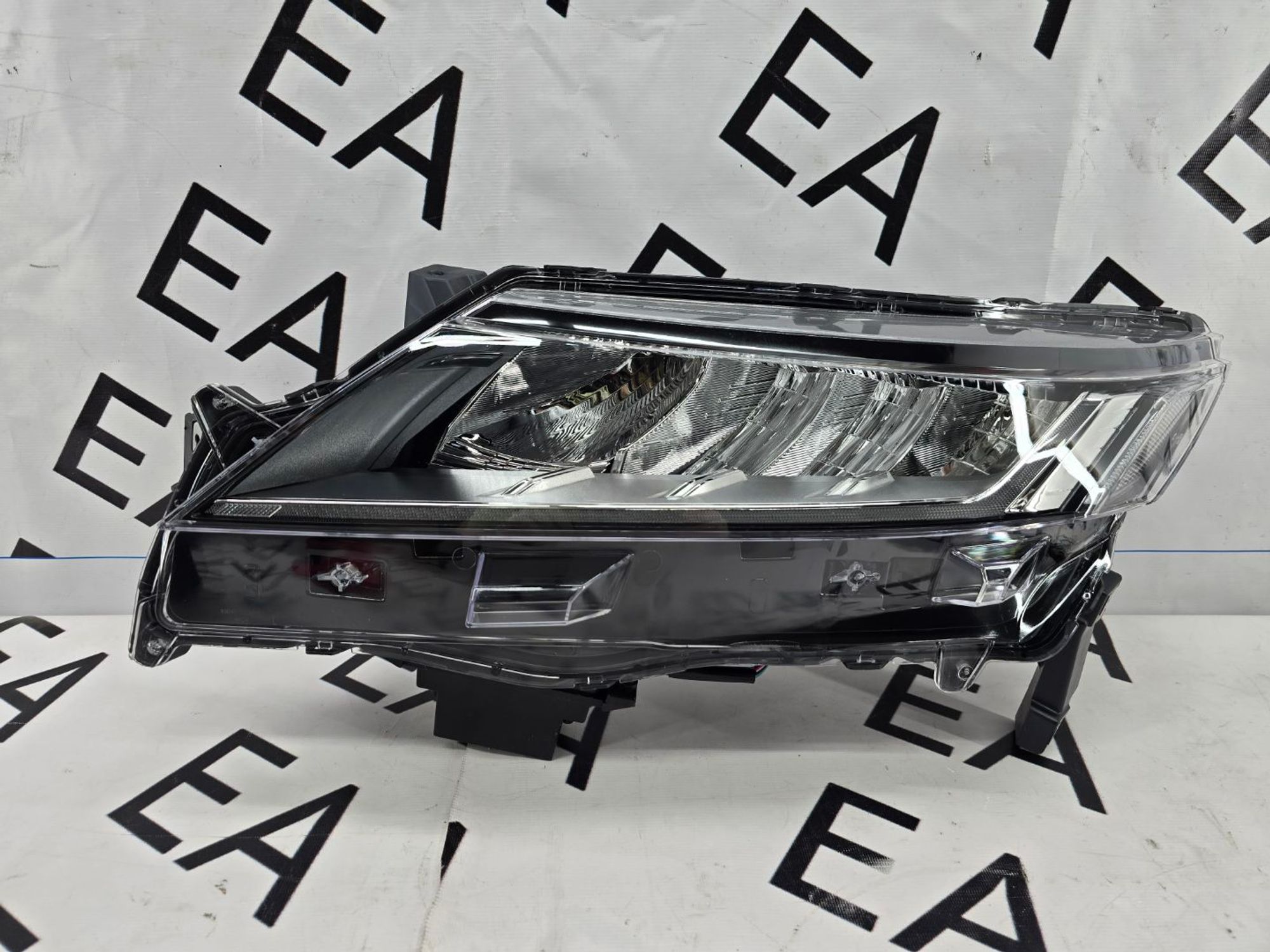 Фара левая Mitsubishi ASX I рестайлинг 3 LED