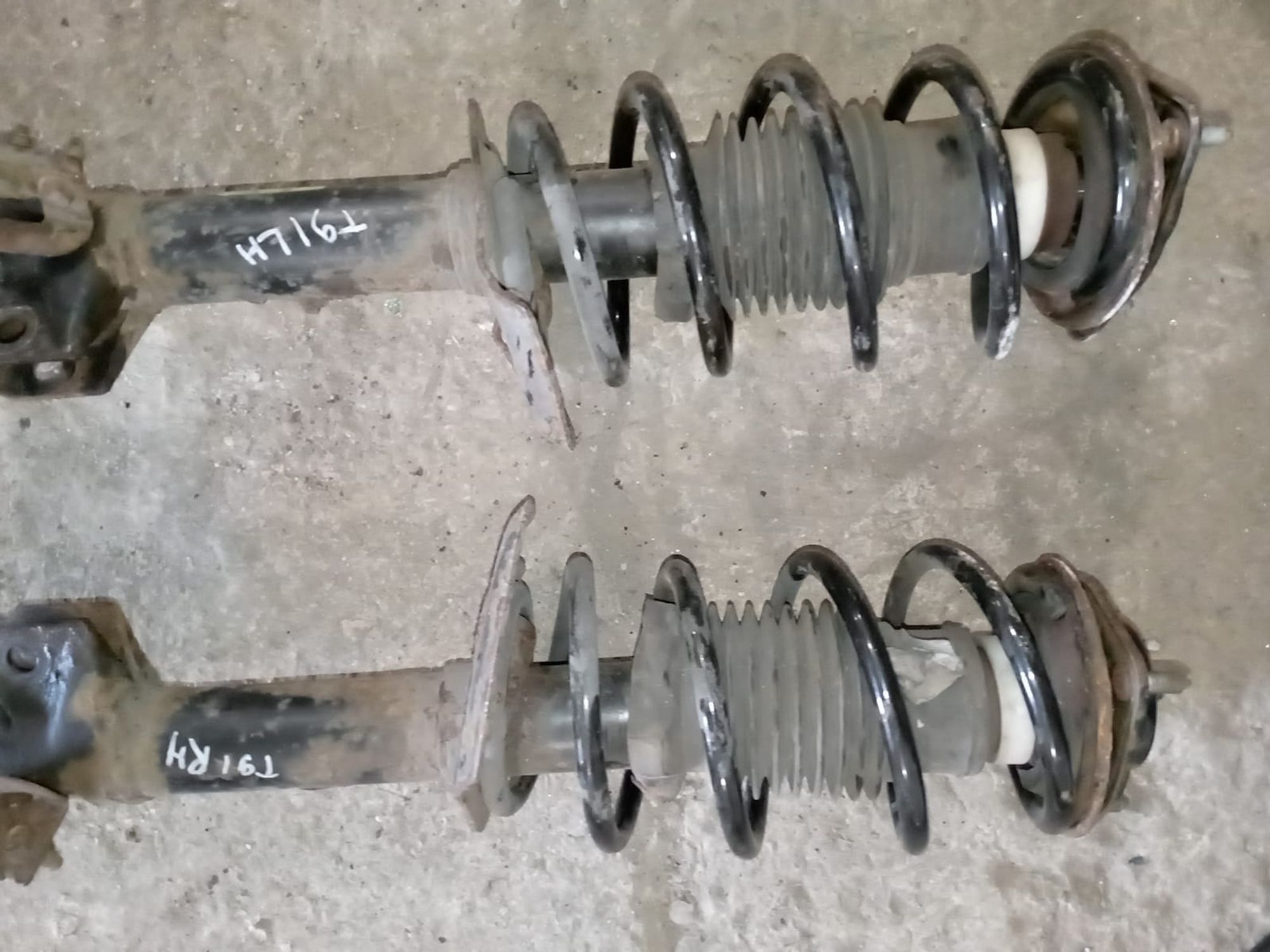 https://gcs.partsauto.market/rn-stockpro.appspot.com/thmbs/userImages/a486c87f8955b6e25f9185efee619899/part/2d0b22ef-b1b7-4fac-be52-1a26d7db4ea3_1747946215691.jpg