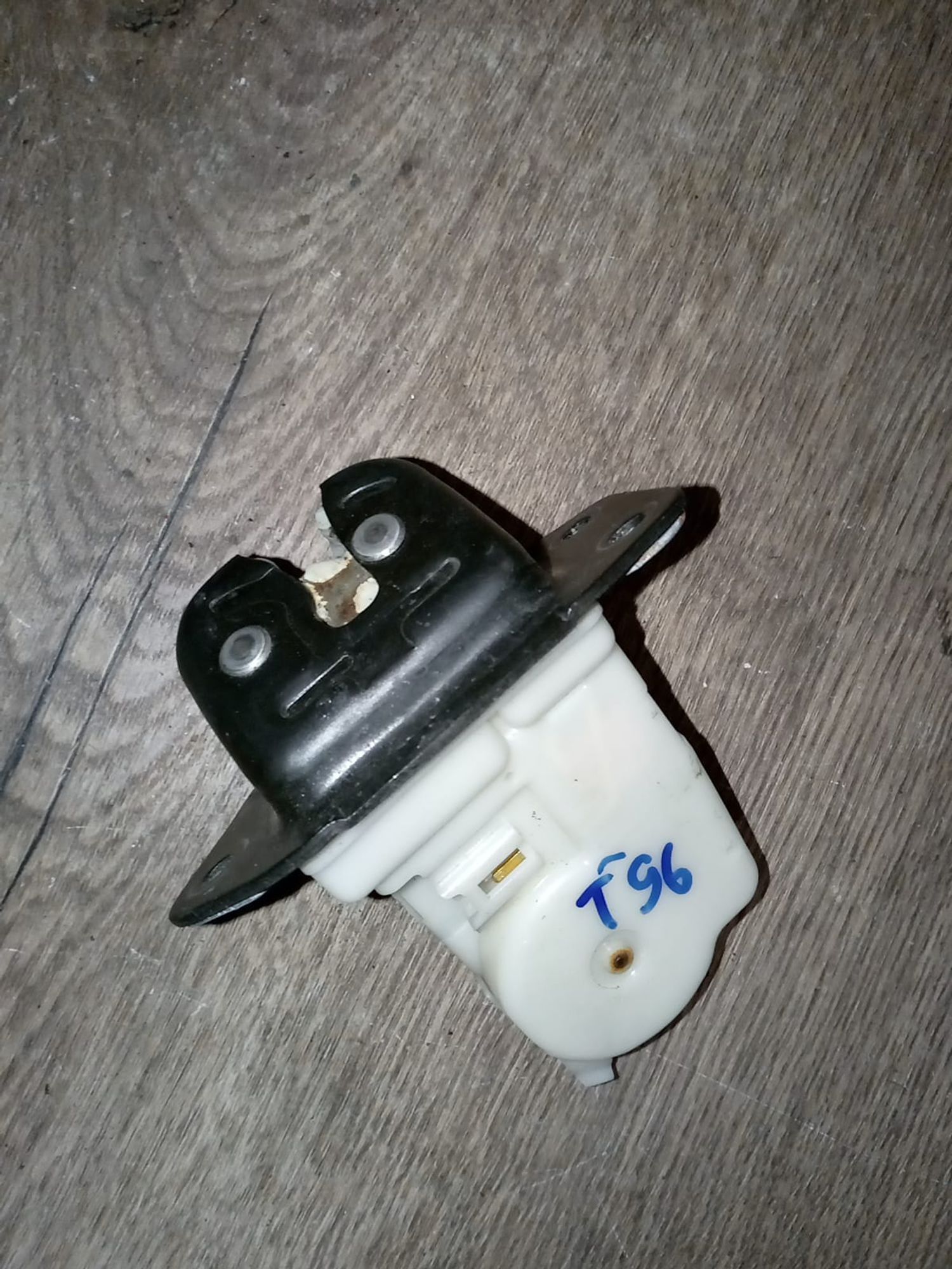 https://gcs.partsauto.market/rn-stockpro.appspot.com/thmbs/userImages/a486c87f8955b6e25f9185efee619899/part/980ec316-6d4c-4d55-881e-d7fc83b19b27_1748464892038.jpg
