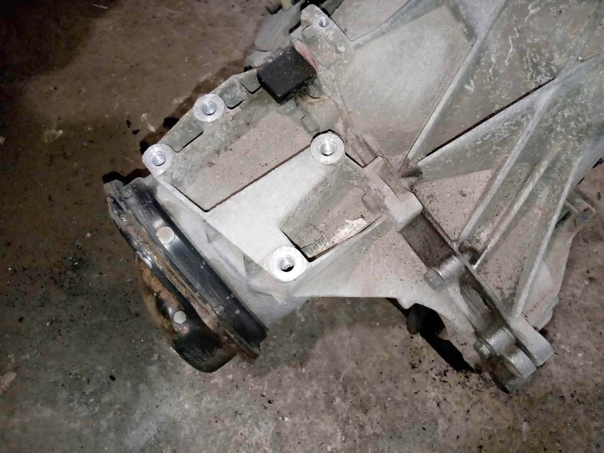 https://gcs.partsauto.market/rn-stockpro.appspot.com/thmbs/userImages/a486c87f8955b6e25f9185efee619899/part/a18649c1-cb56-43d6-a363-e36caf553252_1748338721804.jpg