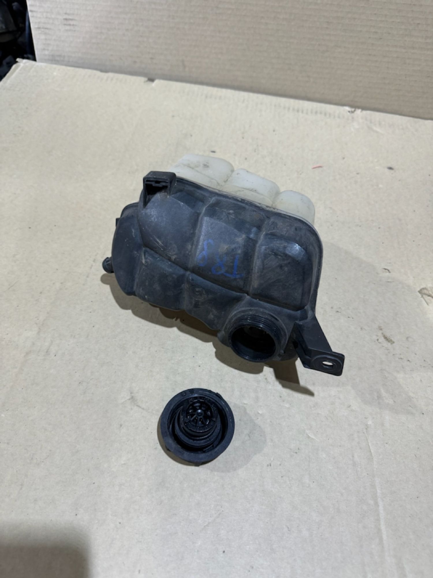 https://gcs.partsauto.market/rn-stockpro.appspot.com/thmbs/userImages/a486c87f8955b6e25f9185efee619899/part/a372ed1b-8349-43bb-9763-0cd5fda33023_1748088980331.jpg