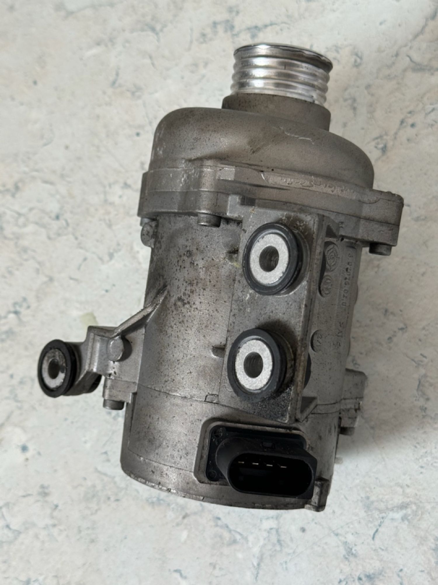 https://gcs.partsauto.market/rn-stockpro.appspot.com/thmbs/userImages/a909ba6a315635f66d2dc9265c66c6a4/part/037dea5c-1e72-43a6-9644-bb7a6c8d5e3f_1746611313051.jpg