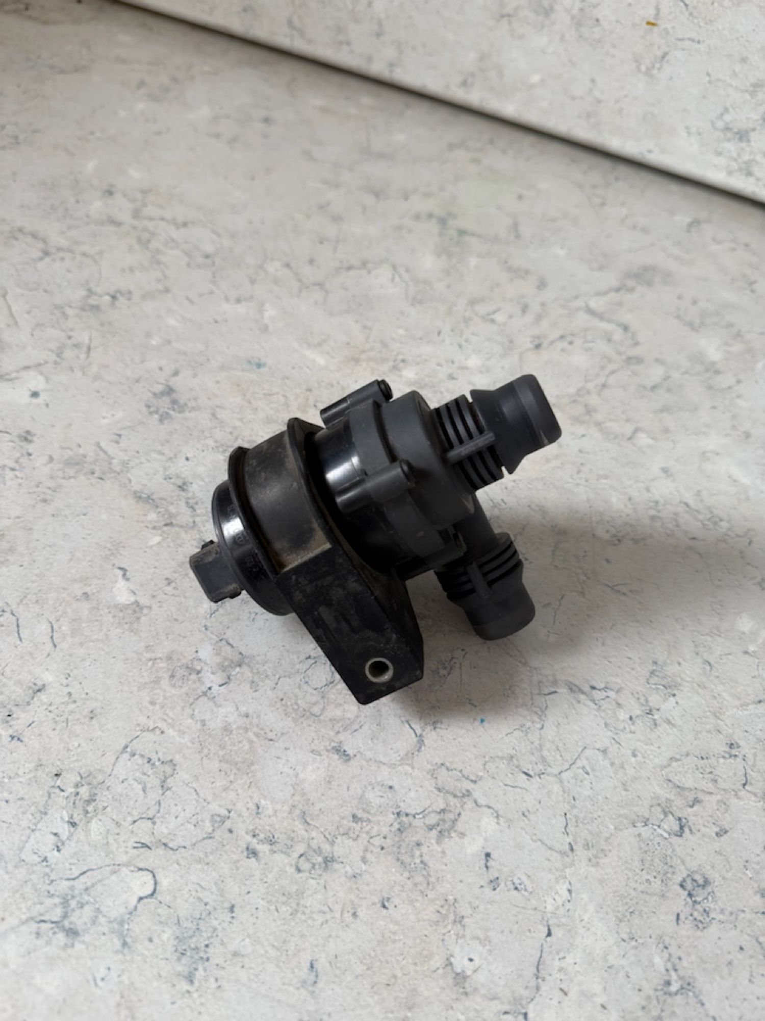 https://gcs.partsauto.market/rn-stockpro.appspot.com/thmbs/userImages/a909ba6a315635f66d2dc9265c66c6a4/part/376b8769-e6c0-4ccb-ad56-72e5a974006e_1746449713705.jpg