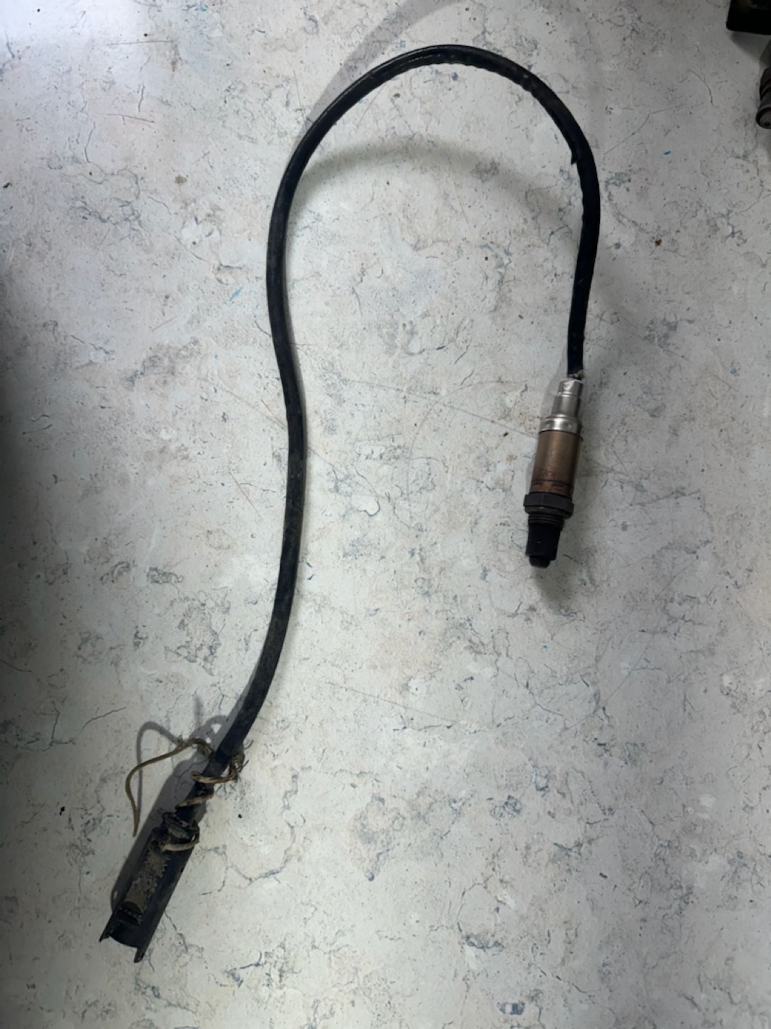 https://gcs.partsauto.market/rn-stockpro.appspot.com/thmbs/userImages/a909ba6a315635f66d2dc9265c66c6a4/part/bfbdde29-8b88-4b07-91fe-2a38e5d3d628_1746699992108.jpg