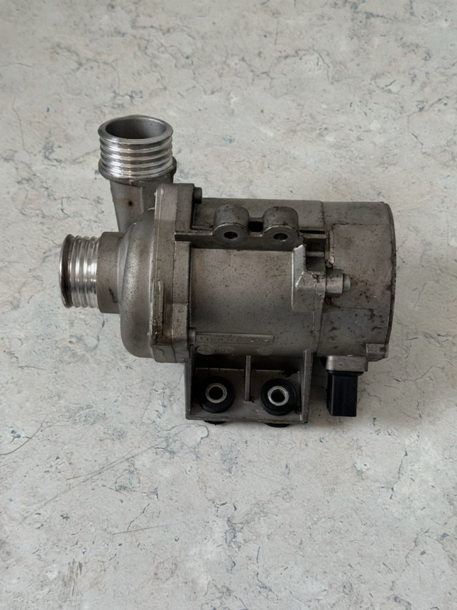 https://gcs.partsauto.market/rn-stockpro.appspot.com/thmbs/userImages/a909ba6a315635f66d2dc9265c66c6a4/part/e14b02a0-bff8-4553-a3b4-ddc6b0d664fc_1746611316154.jpg