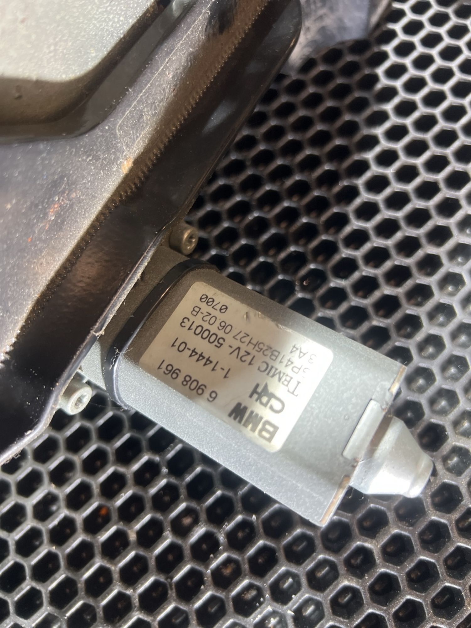 https://gcs.partsauto.market/rn-stockpro.appspot.com/thmbs/userImages/aa29cdc6c711a260495b66e7b9acbe69/part/24e58aed-5165-49ea-8ef6-7b1b7eb45e7b_1746892898408.jpg
