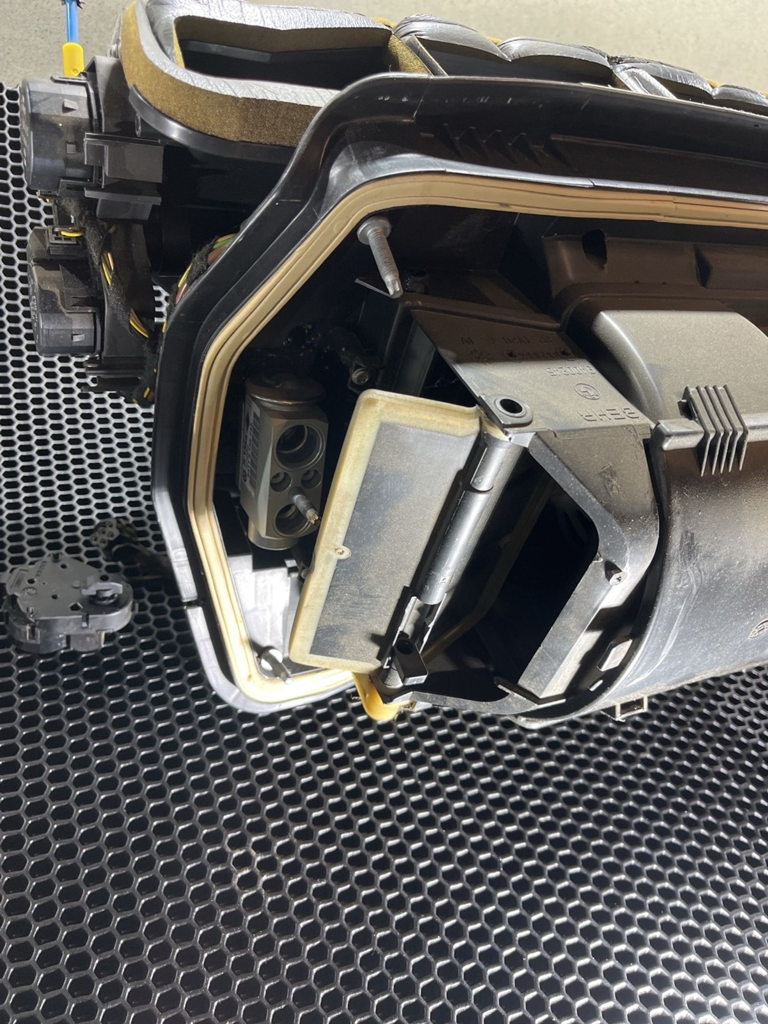 https://gcs.partsauto.market/rn-stockpro.appspot.com/thmbs/userImages/aa29cdc6c711a260495b66e7b9acbe69/part/b821b90c-8931-4ecb-b9e4-319932f287fe_1746884258133.jpg