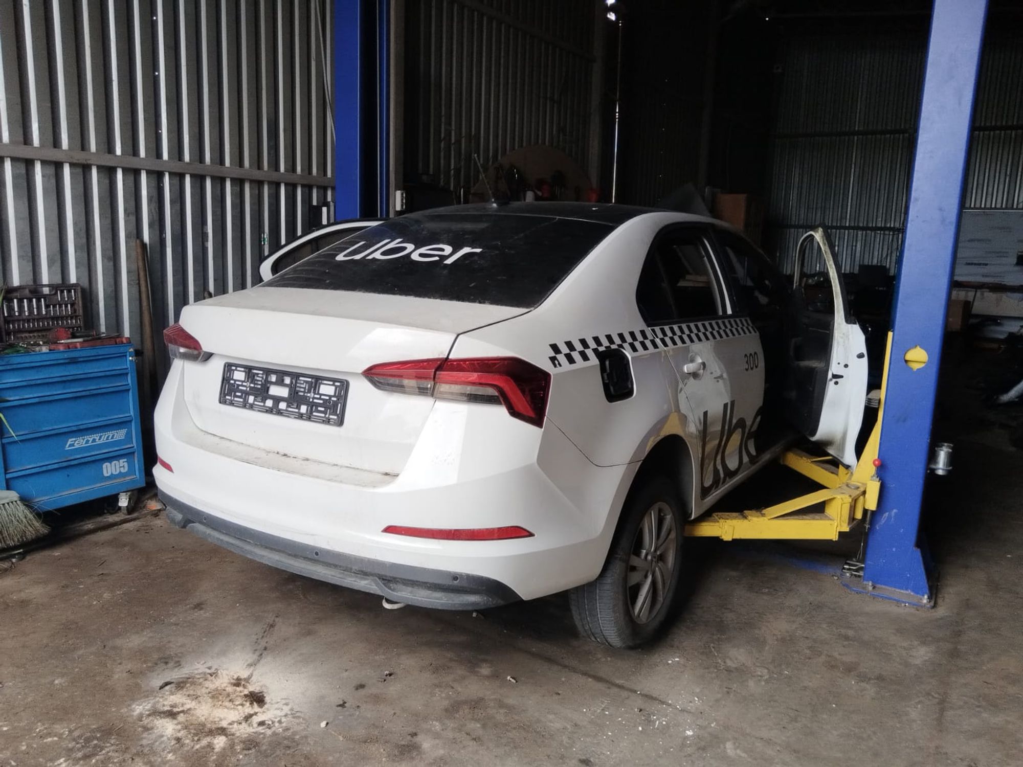 https://gcs.partsauto.market/rn-stockpro.appspot.com/thmbs/userImages/afb38d96ab8c9795ecac00e406b21163/car/413bb048-e8c0-4de5-85ee-37dbf143fec3_1748247050117.jpg