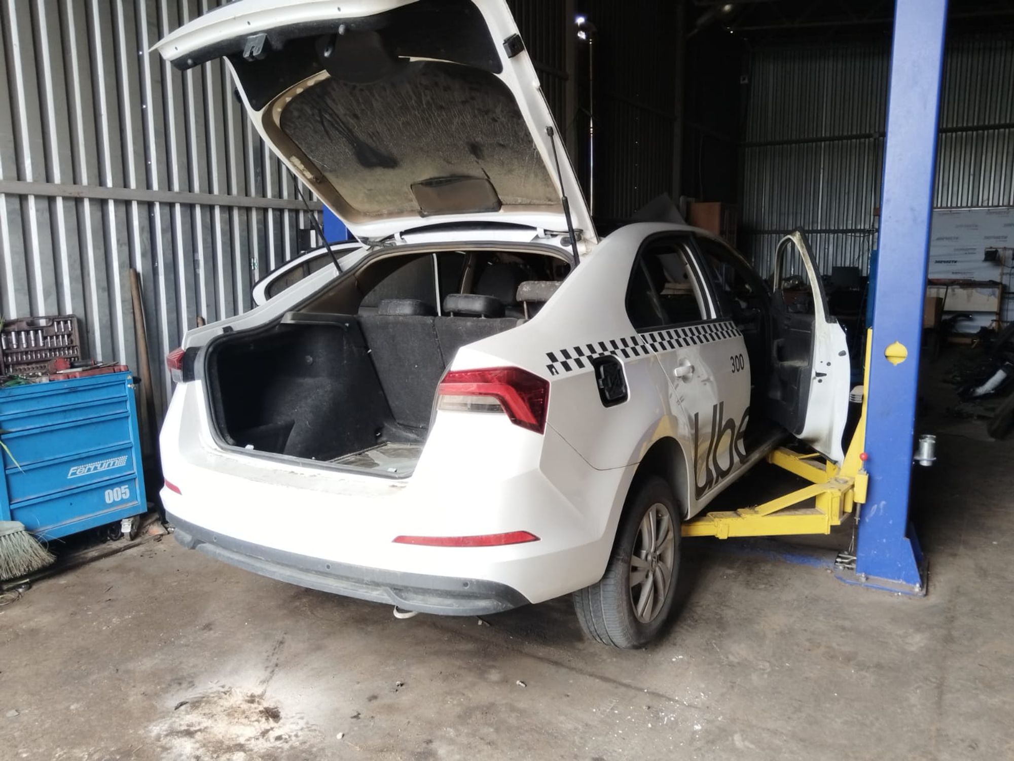 https://gcs.partsauto.market/rn-stockpro.appspot.com/thmbs/userImages/afb38d96ab8c9795ecac00e406b21163/car/bf475085-38bb-4c47-9372-27e265dfa545_1748247050168.jpg