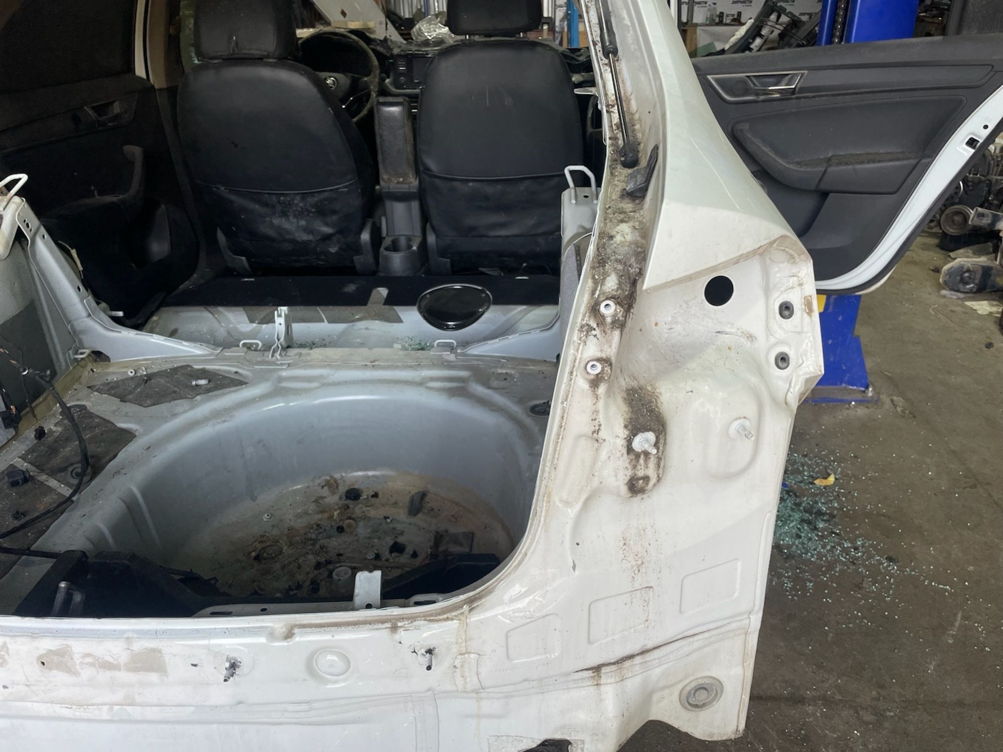 https://gcs.partsauto.market/rn-stockpro.appspot.com/thmbs/userImages/afb38d96ab8c9795ecac00e406b21163/part/09e53e32-fabc-44c2-91a2-23de3d82173e_1748248974896.jpg