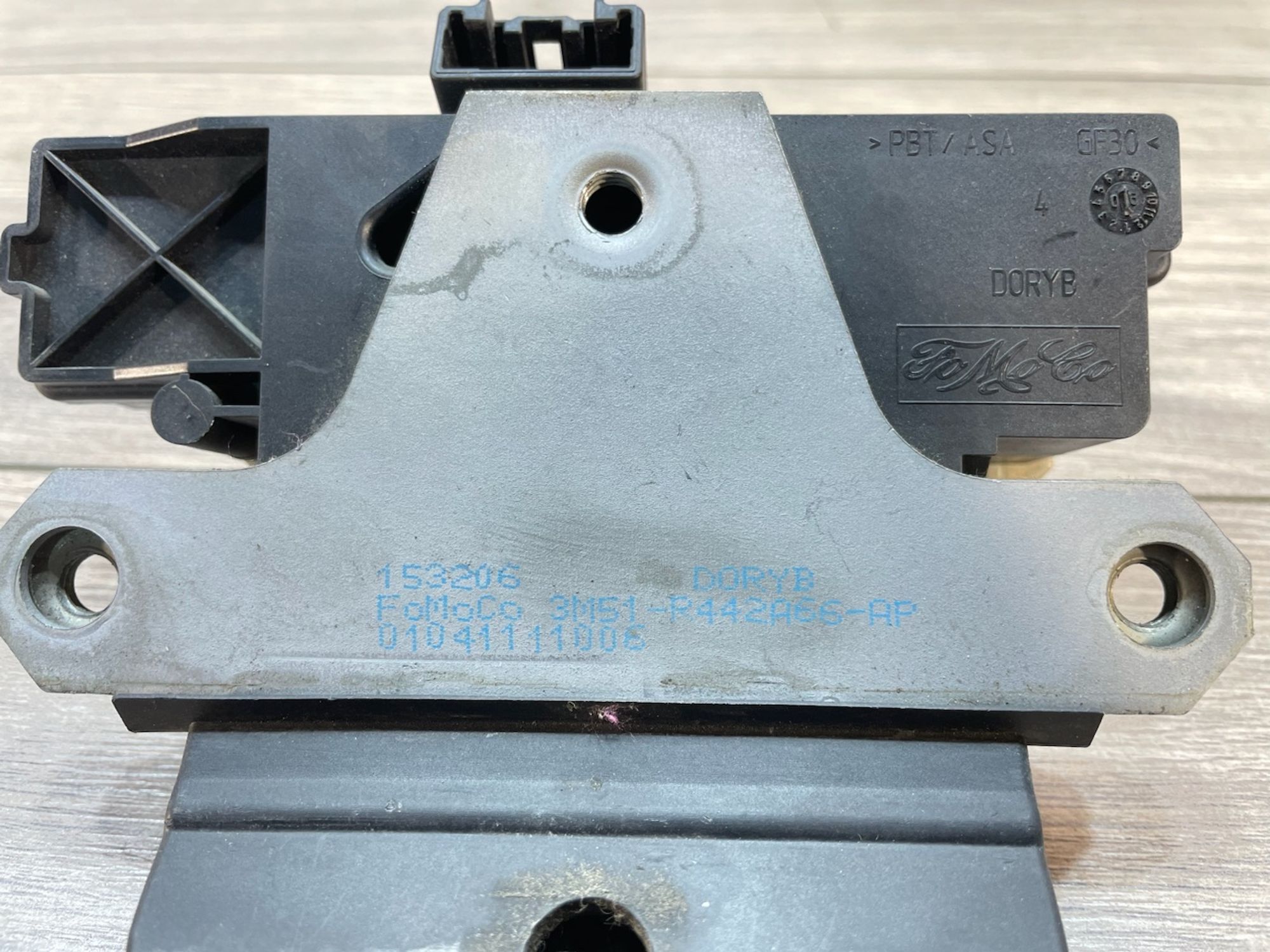 https://gcs.partsauto.market/rn-stockpro.appspot.com/thmbs/userImages/afb38d96ab8c9795ecac00e406b21163/part/23b45fdb-1087-4b56-94ed-22362ab5d85d_1746524055615.jpg