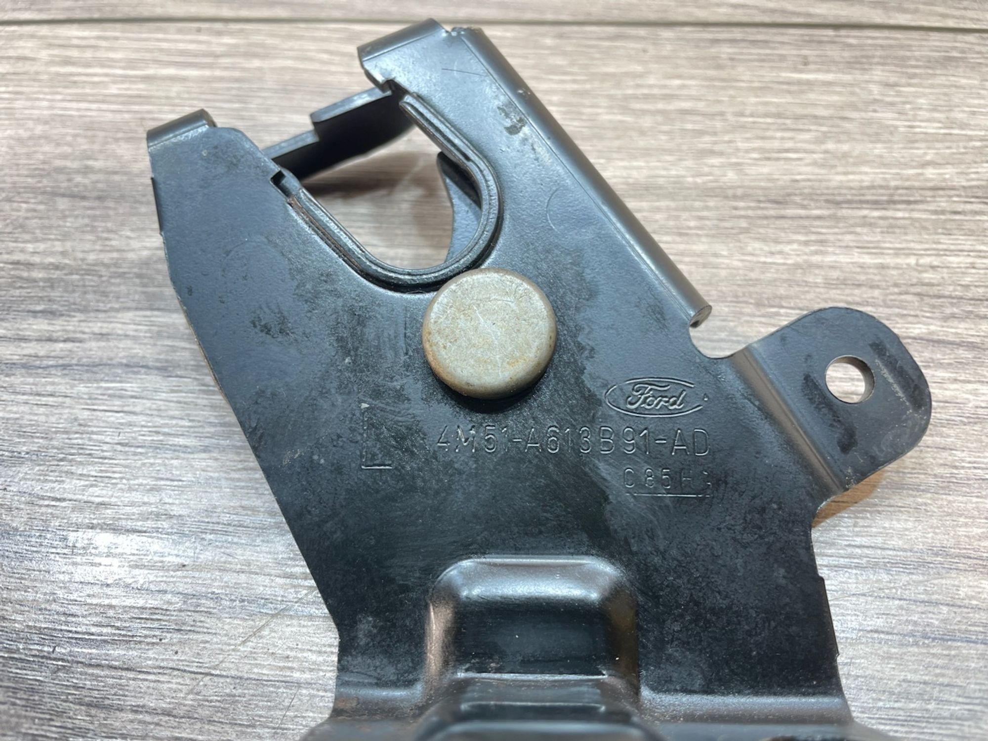 https://gcs.partsauto.market/rn-stockpro.appspot.com/thmbs/userImages/afb38d96ab8c9795ecac00e406b21163/part/24a10a53-f2b6-4f70-a2c1-0fcb9c19b26f_1747042836564.jpg