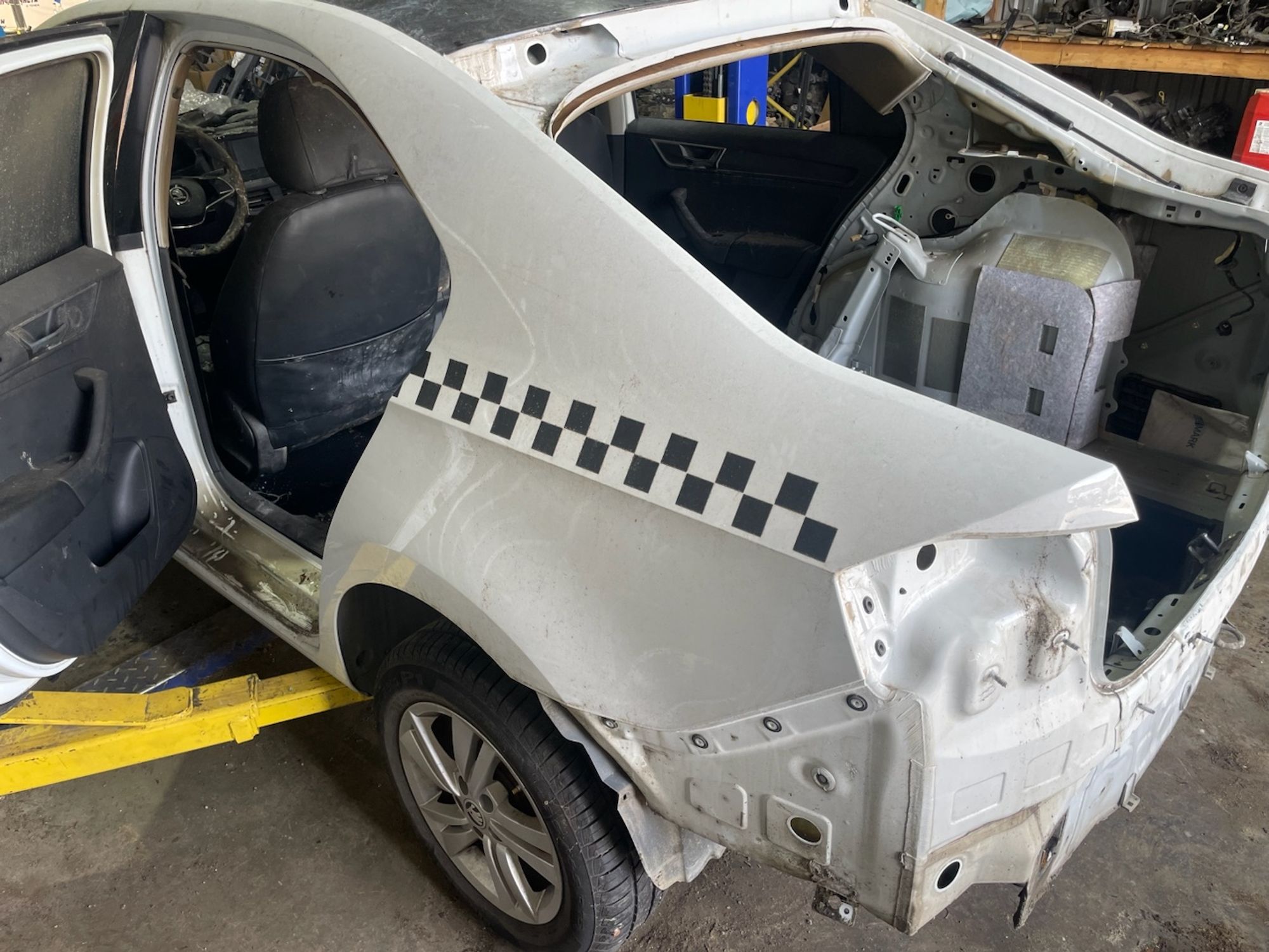 https://gcs.partsauto.market/rn-stockpro.appspot.com/thmbs/userImages/afb38d96ab8c9795ecac00e406b21163/part/ad3c0877-b84a-4be0-925c-bccd3c438bfe_1748249645571.jpg