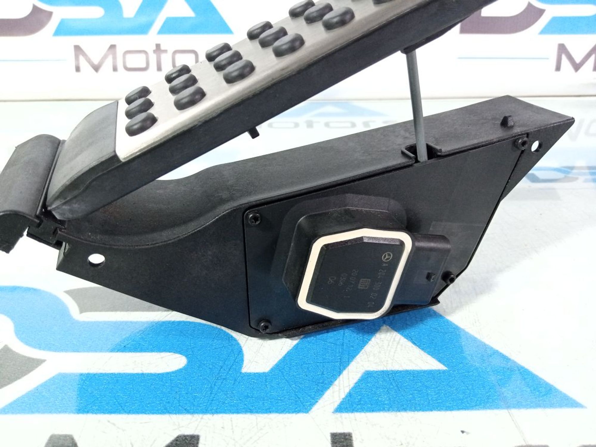 https://gcs.partsauto.market/rn-stockpro.appspot.com/thmbs/userImages/b7628e092085f1f91467af1afb6e7630/part/06ba4772-4a1e-4250-a56d-341f87f01c33_1747719390414.jpg