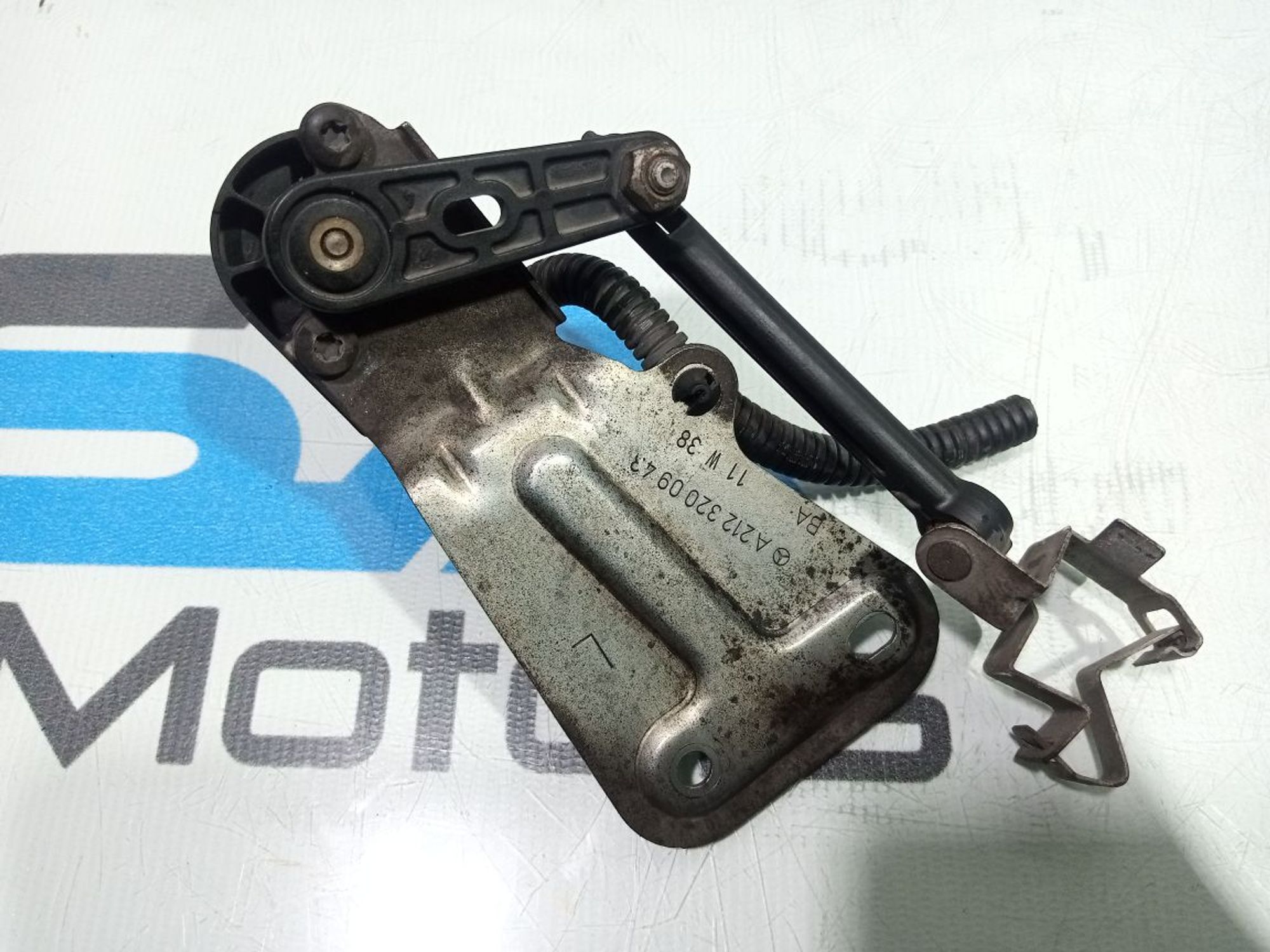 https://gcs.partsauto.market/rn-stockpro.appspot.com/thmbs/userImages/b7628e092085f1f91467af1afb6e7630/part/09b2b28a-b1da-49bc-9e47-e65b16a2b971_1747849361459.jpg
