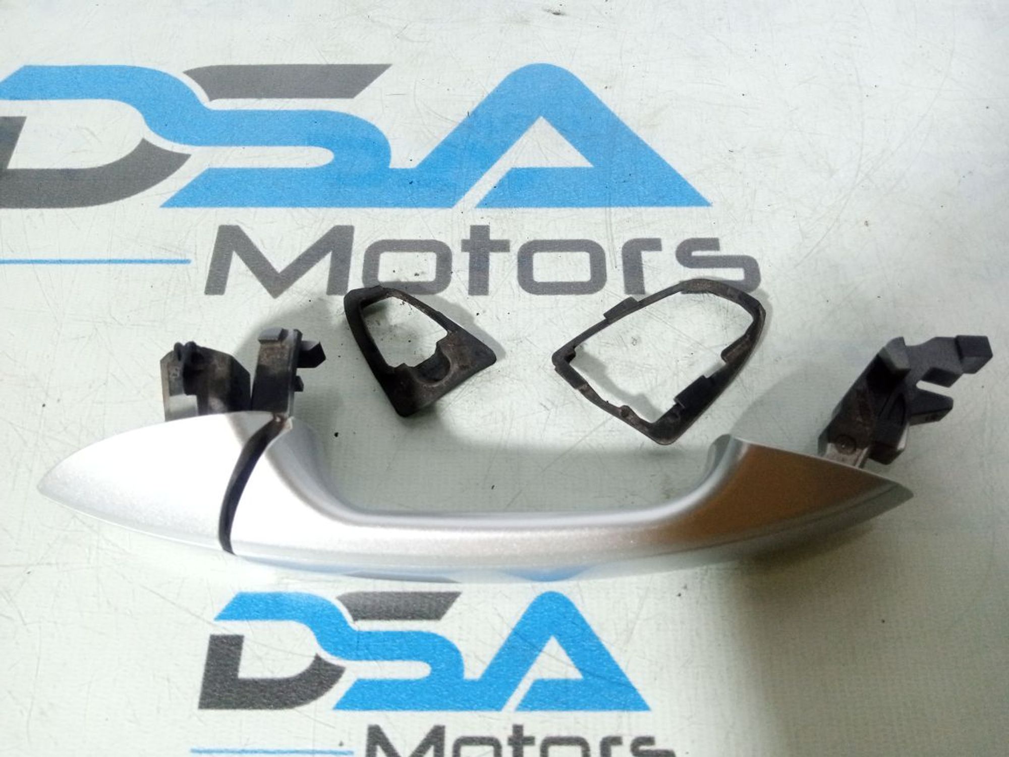 https://gcs.partsauto.market/rn-stockpro.appspot.com/thmbs/userImages/b7628e092085f1f91467af1afb6e7630/part/0d45edb1-461f-40f2-b4be-f84b0e011687_1747339147256.jpg