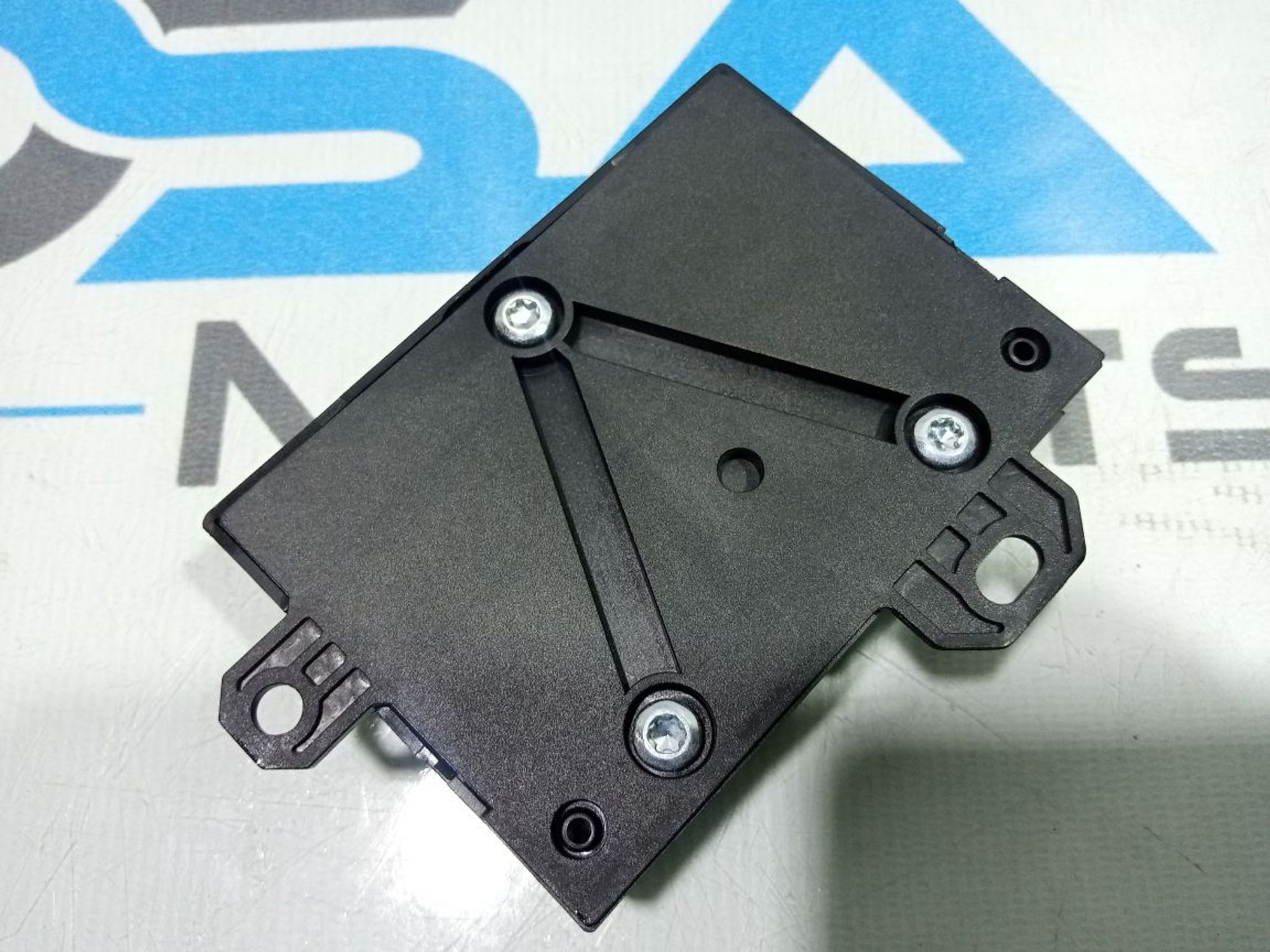 https://gcs.partsauto.market/rn-stockpro.appspot.com/thmbs/userImages/b7628e092085f1f91467af1afb6e7630/part/0f1f6ecb-2de9-44af-a740-d8c9b858762f_1748863295249.jpg
