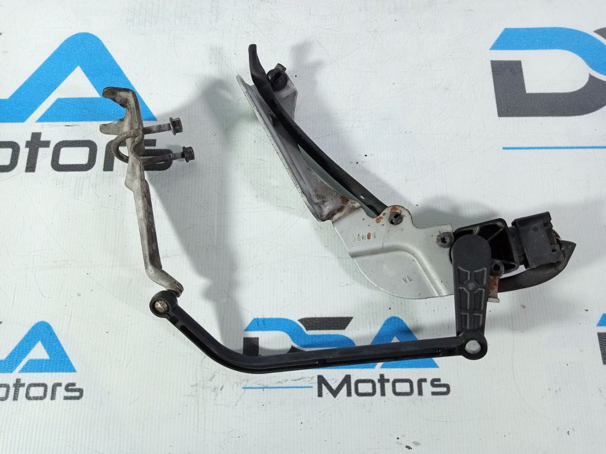 https://gcs.partsauto.market/rn-stockpro.appspot.com/thmbs/userImages/b7628e092085f1f91467af1afb6e7630/part/1181500f-f834-4e1f-8509-94d66081b639_1741114851596.jpg