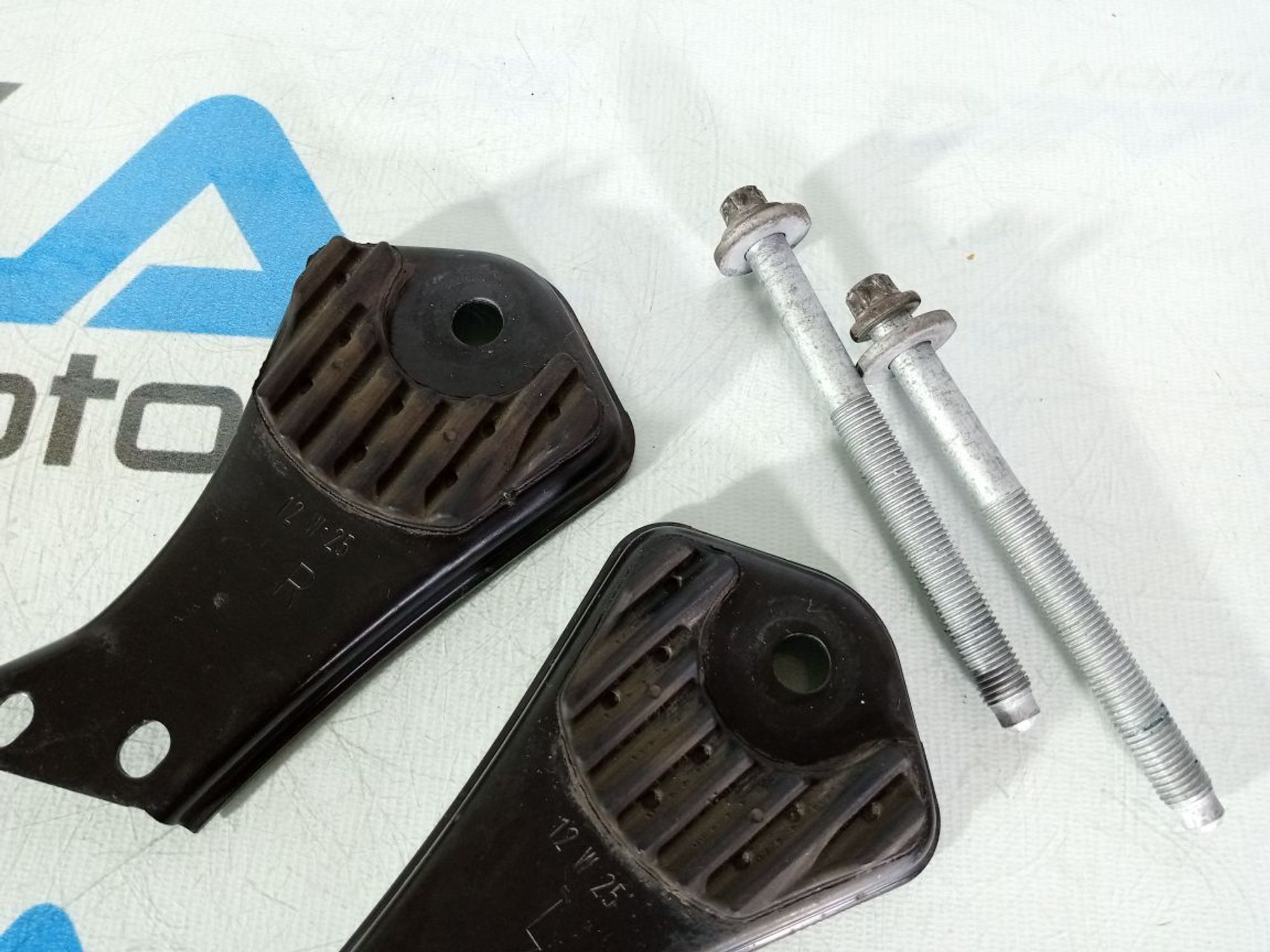 https://gcs.partsauto.market/rn-stockpro.appspot.com/thmbs/userImages/b7628e092085f1f91467af1afb6e7630/part/14473779-19bd-4fac-ba03-b3846a4be802_1747212584006.jpg